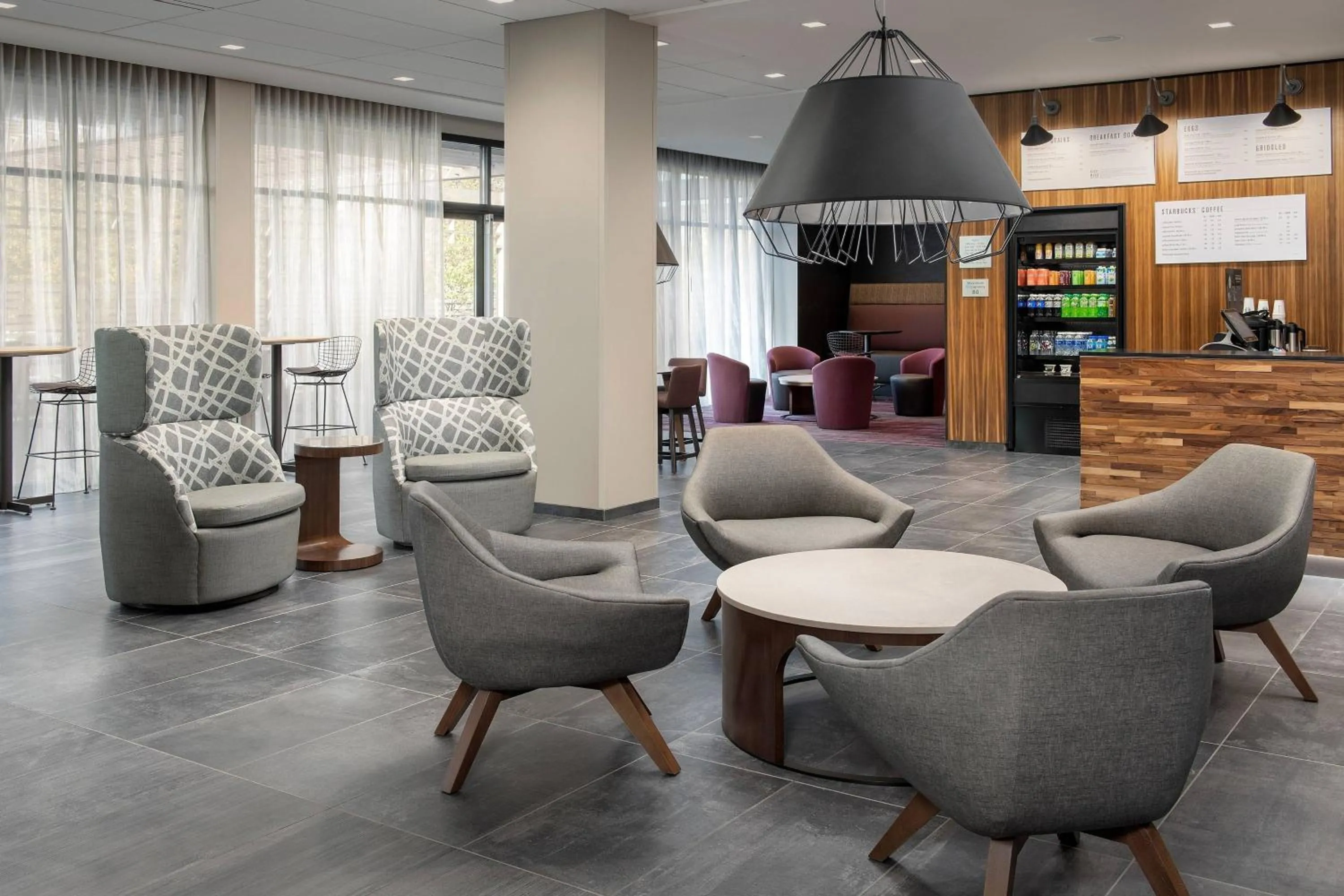 Lobby or reception in Courtyard Portland East