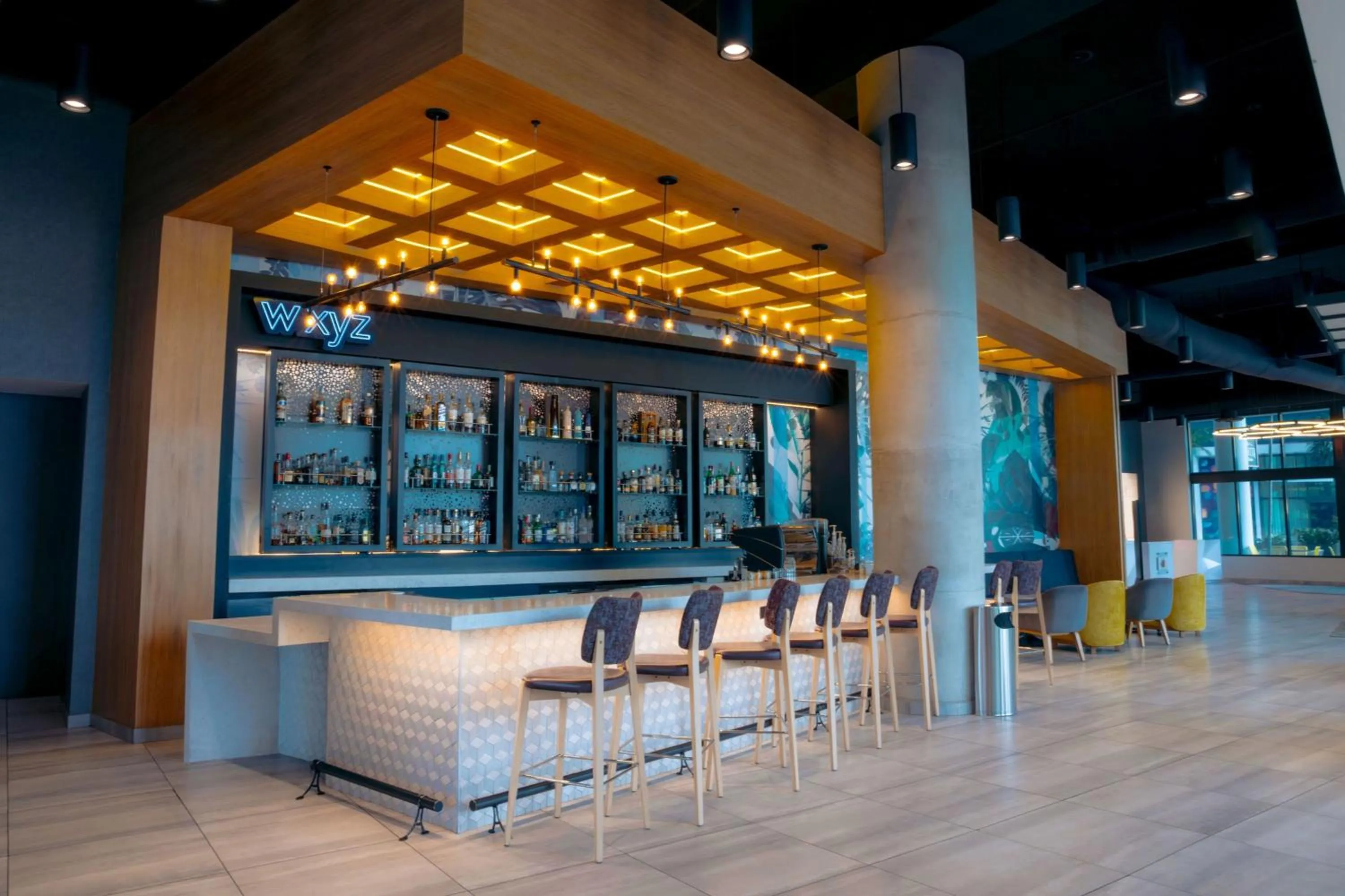 Lounge or bar in Aloft San Juan