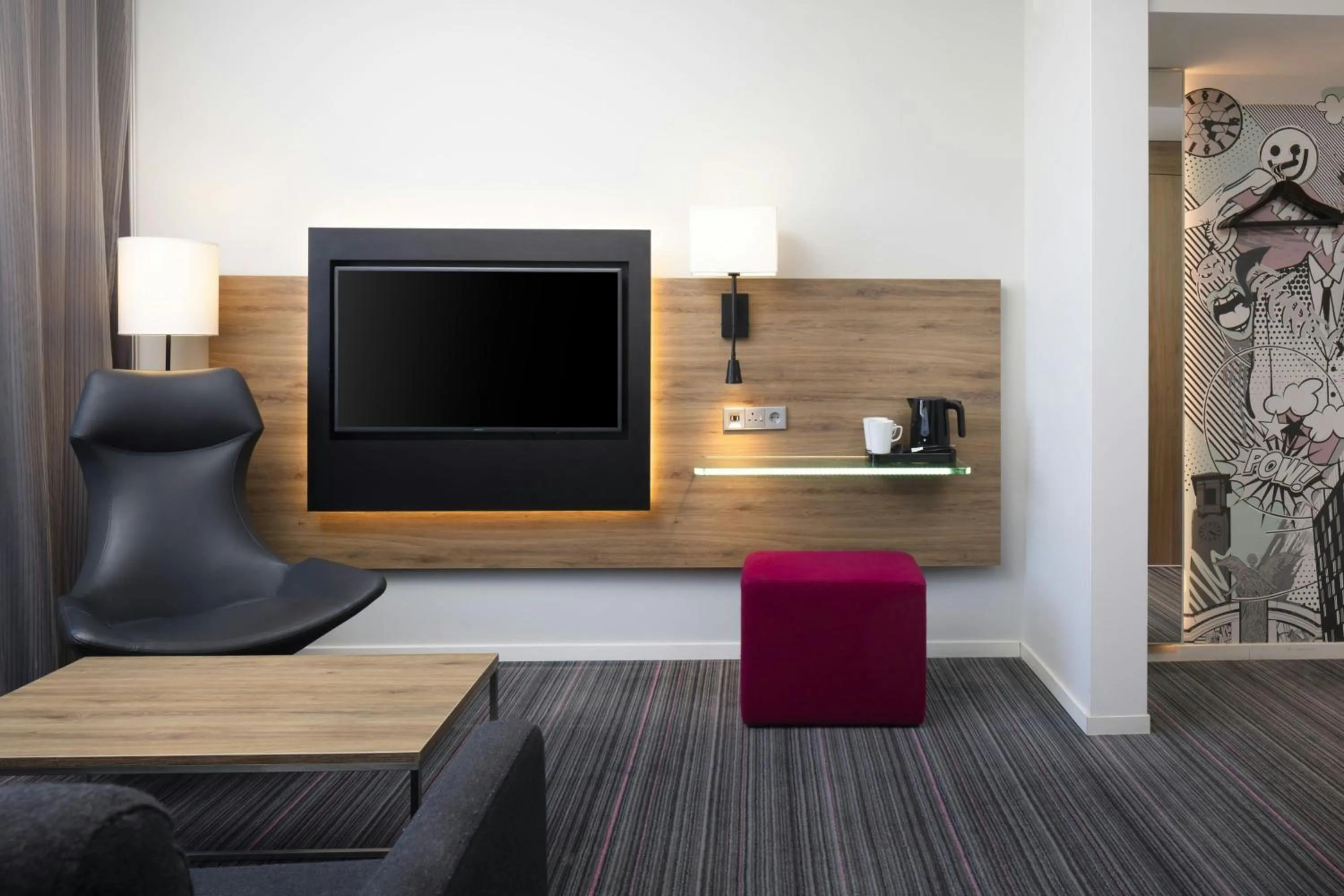 Photo of the whole room in Moxy Southampton