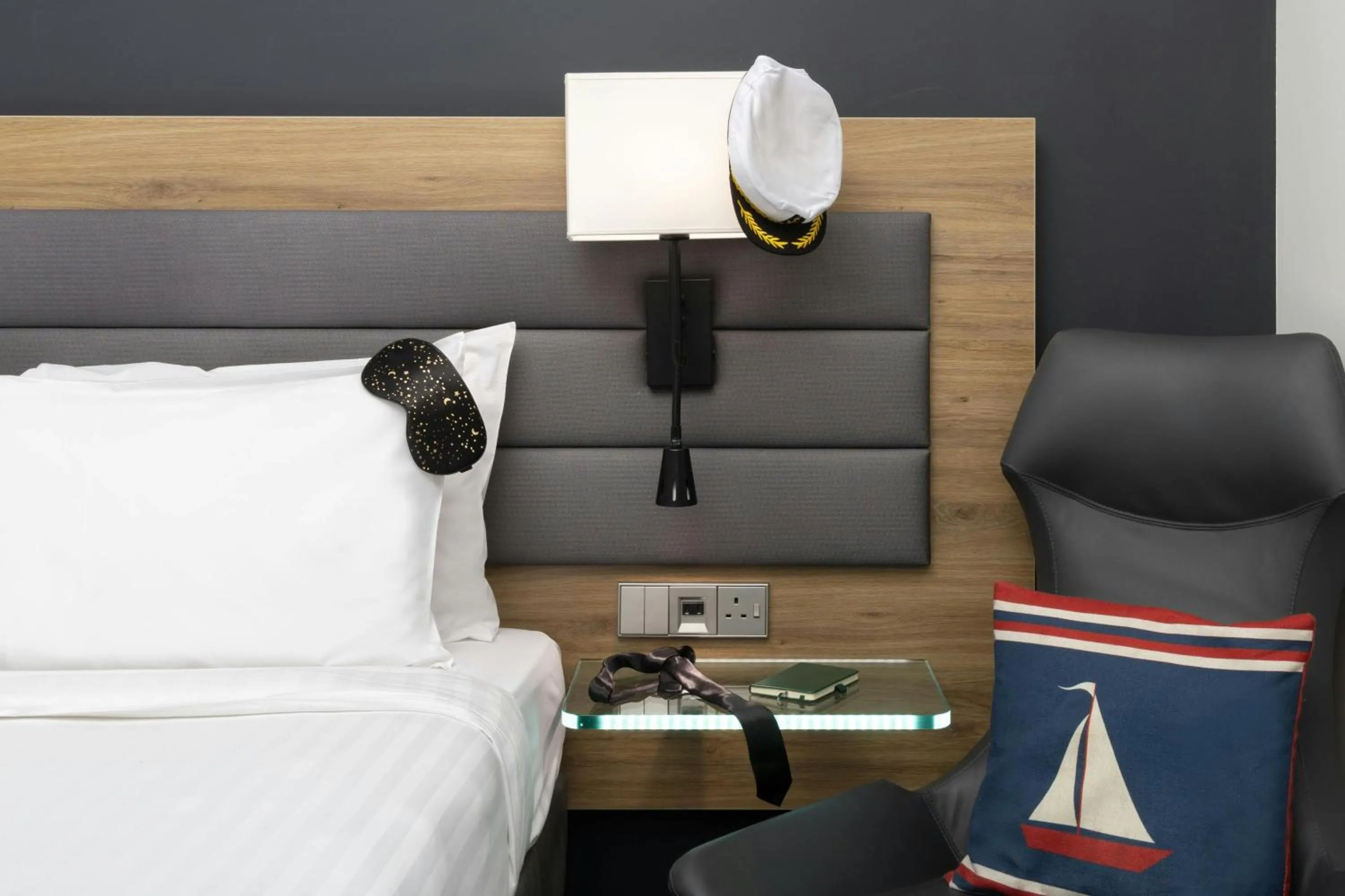 Photo of the whole room, Bed in Moxy Southampton