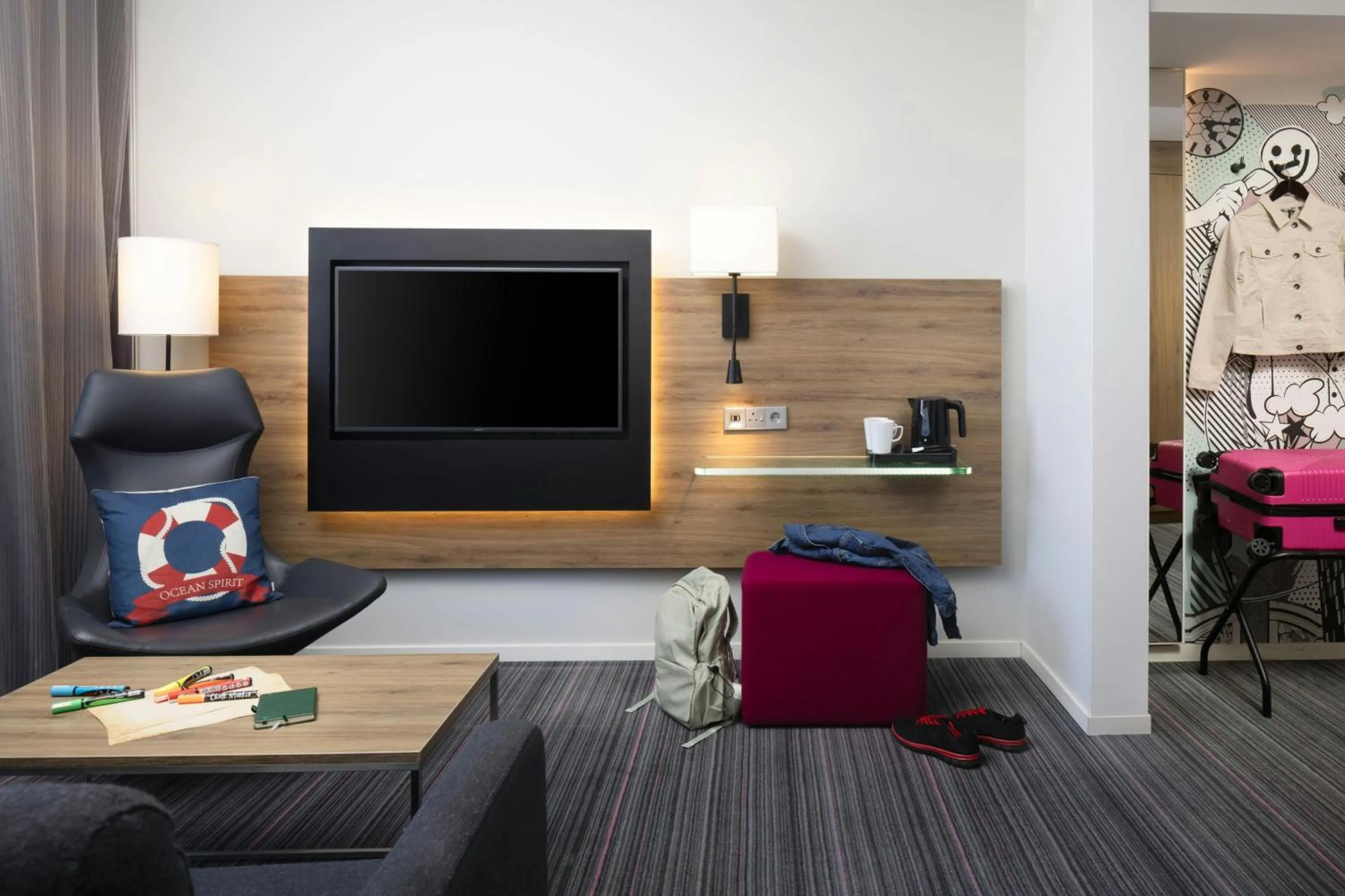 Photo of the whole room in Moxy Southampton