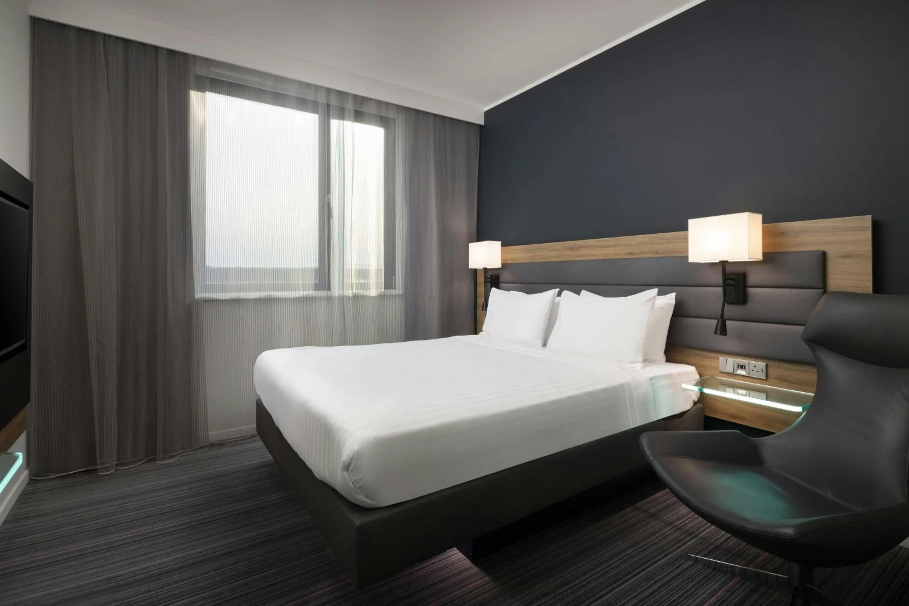 Photo of the whole room, Bed in Moxy Southampton