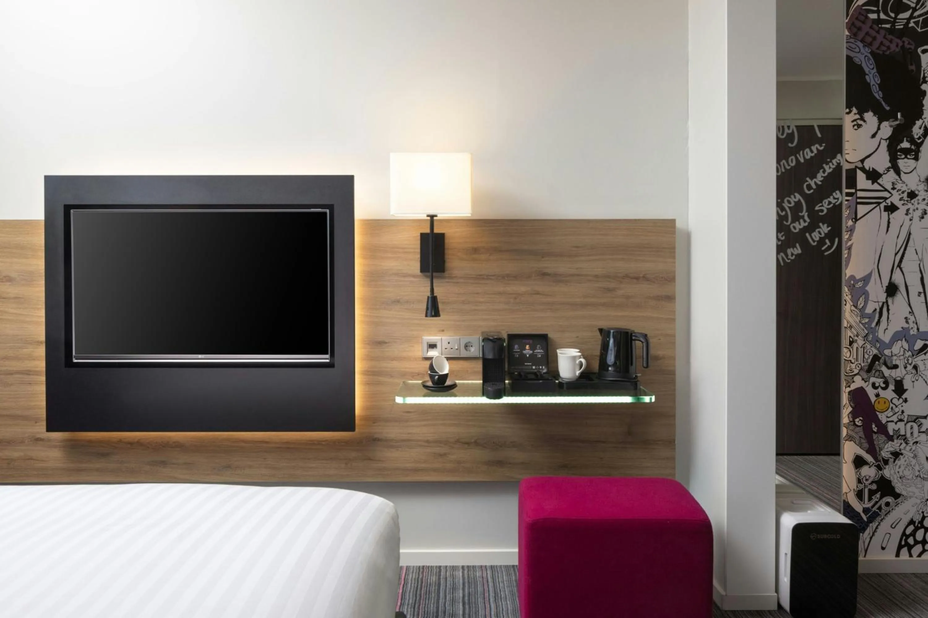 Photo of the whole room, Bed in Moxy Southampton