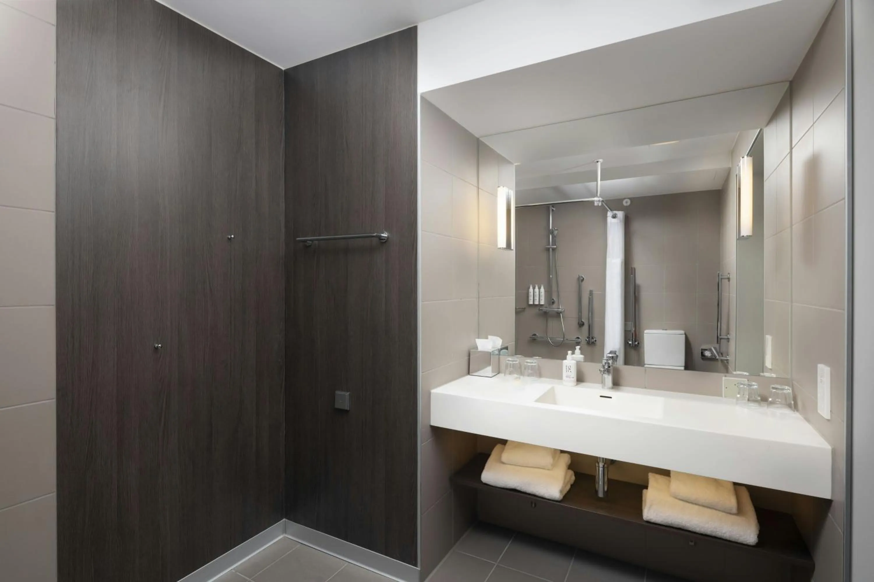 Bathroom in Moxy Southampton