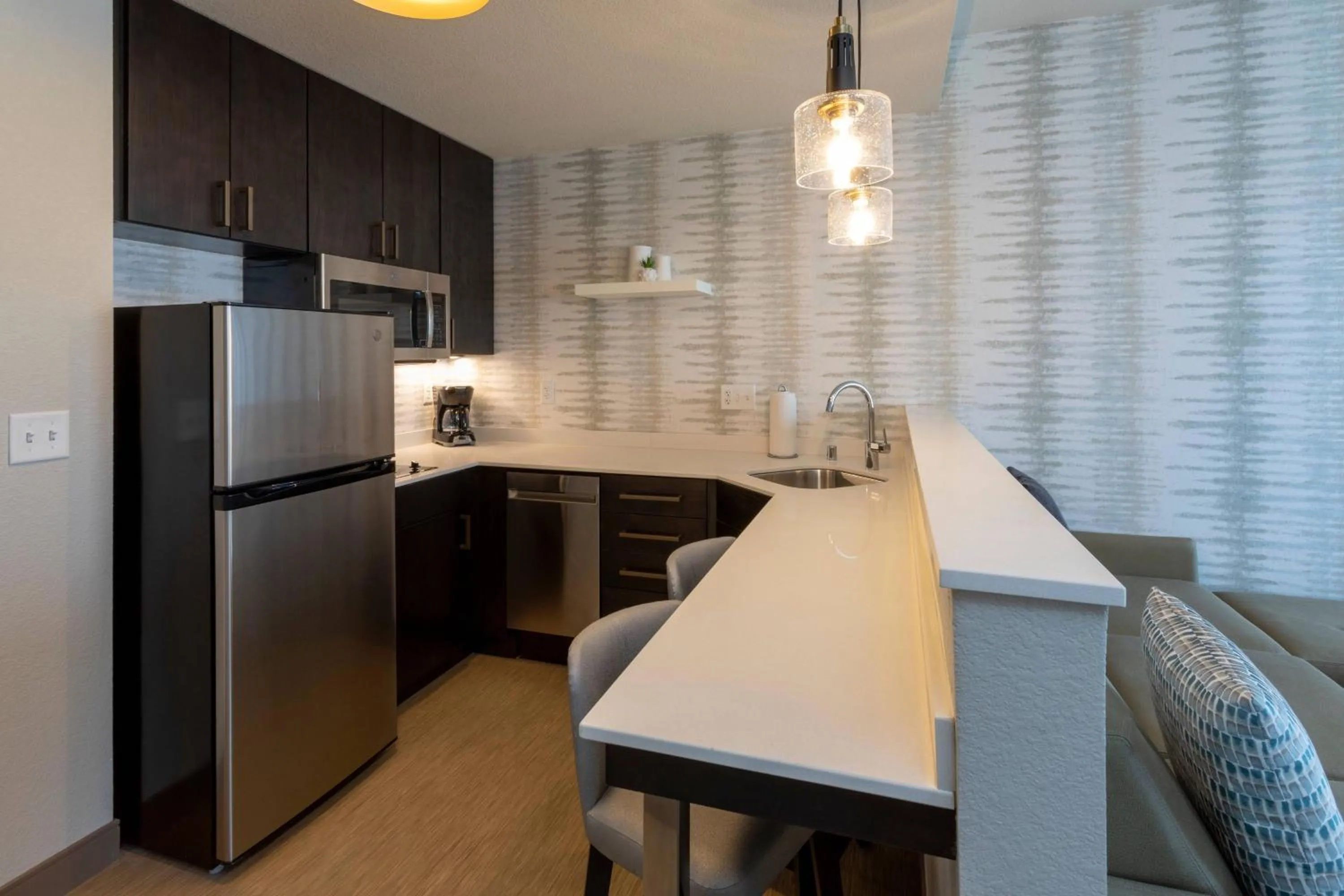 Kitchen or kitchenette in Residence Inn Minneapolis Maple Grove/Arbor Lakes