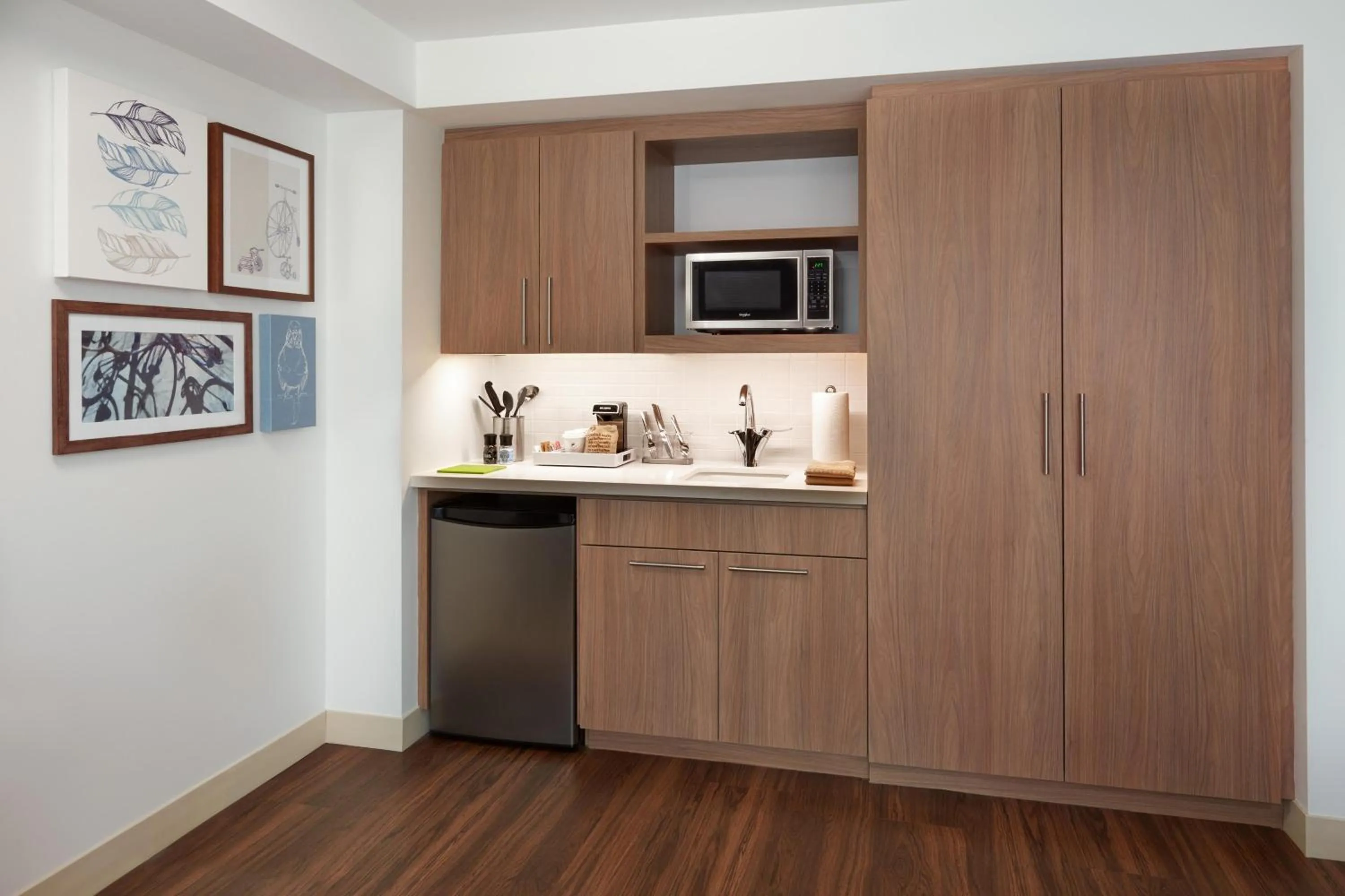 Kitchen or kitchenette in Element Toronto Airport