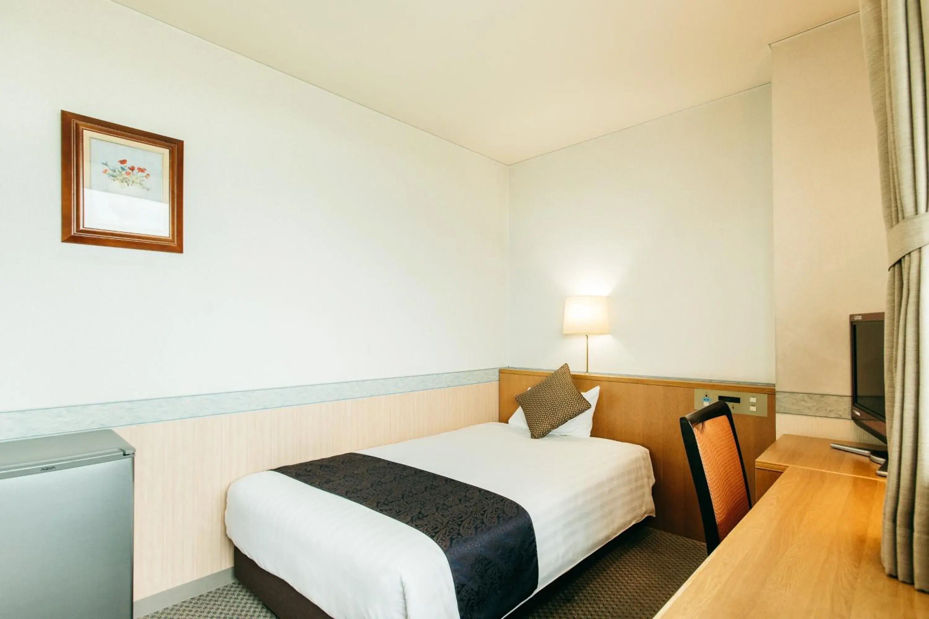 Semi Double Room (With Private Bath) - single occupancy in KAMENOI HOTEL Yanagawa Semi Double Room (With Private Bath) - single occupancy in KAMENOI HOTEL Yanagawa