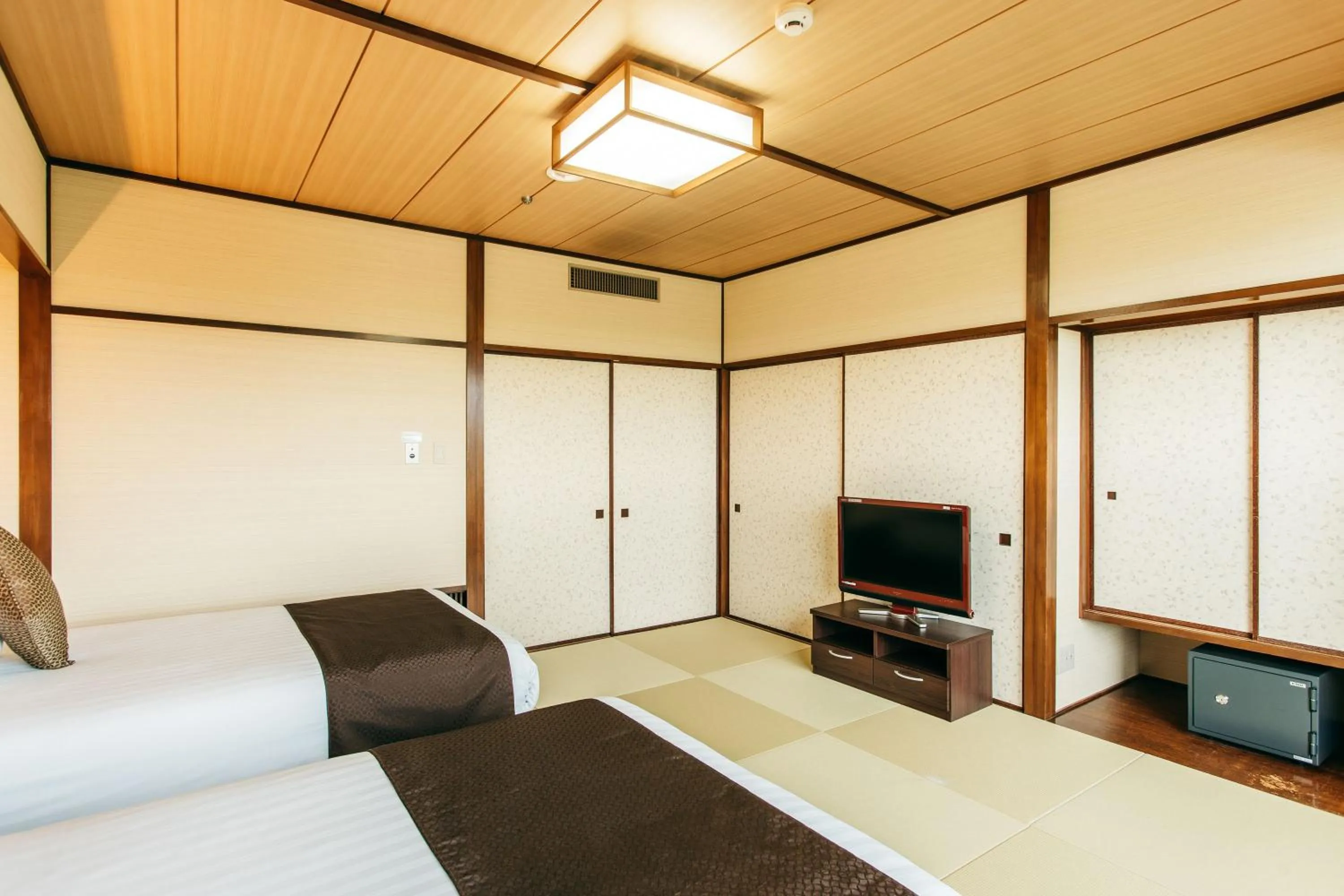 Photo of the whole room, Bed in KAMENOI HOTEL Yanagawa