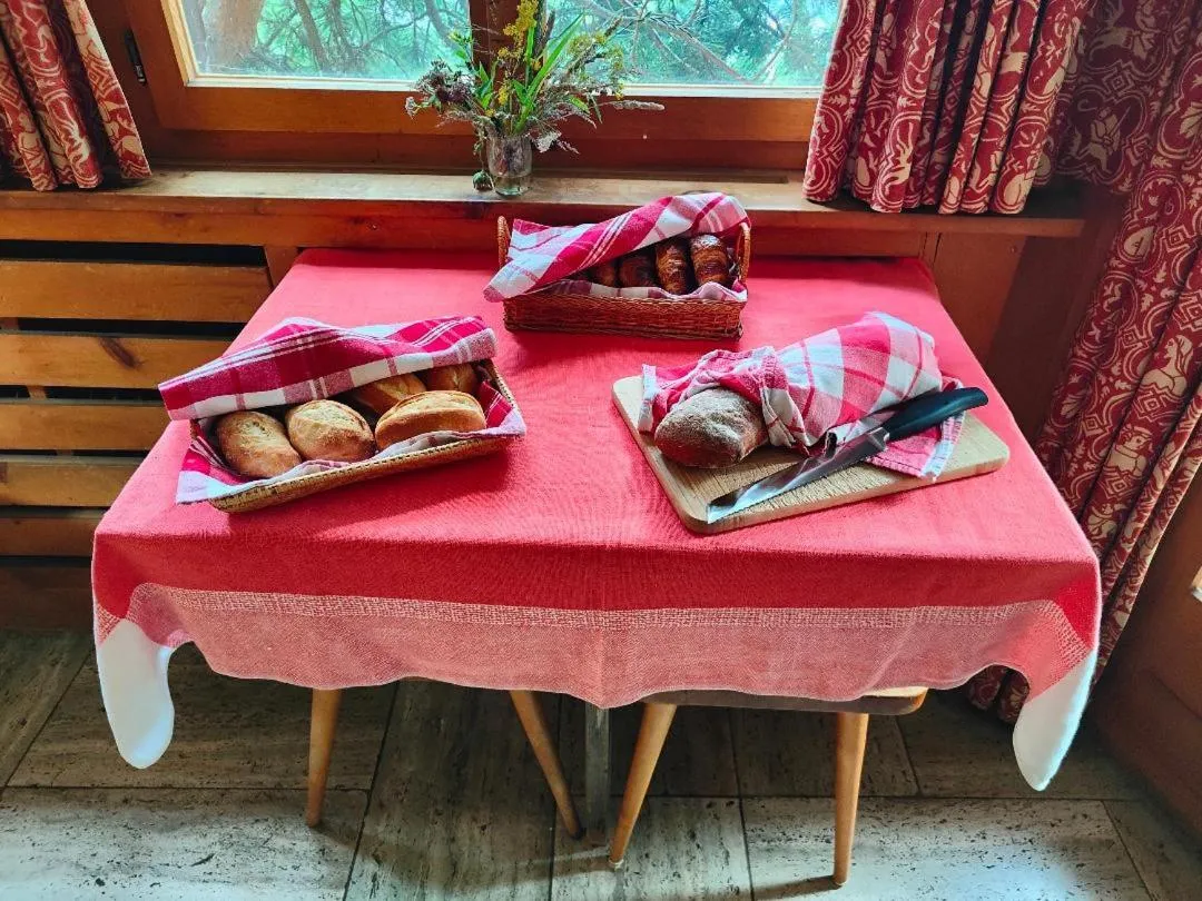 Breakfast in Arche de Noé B&B