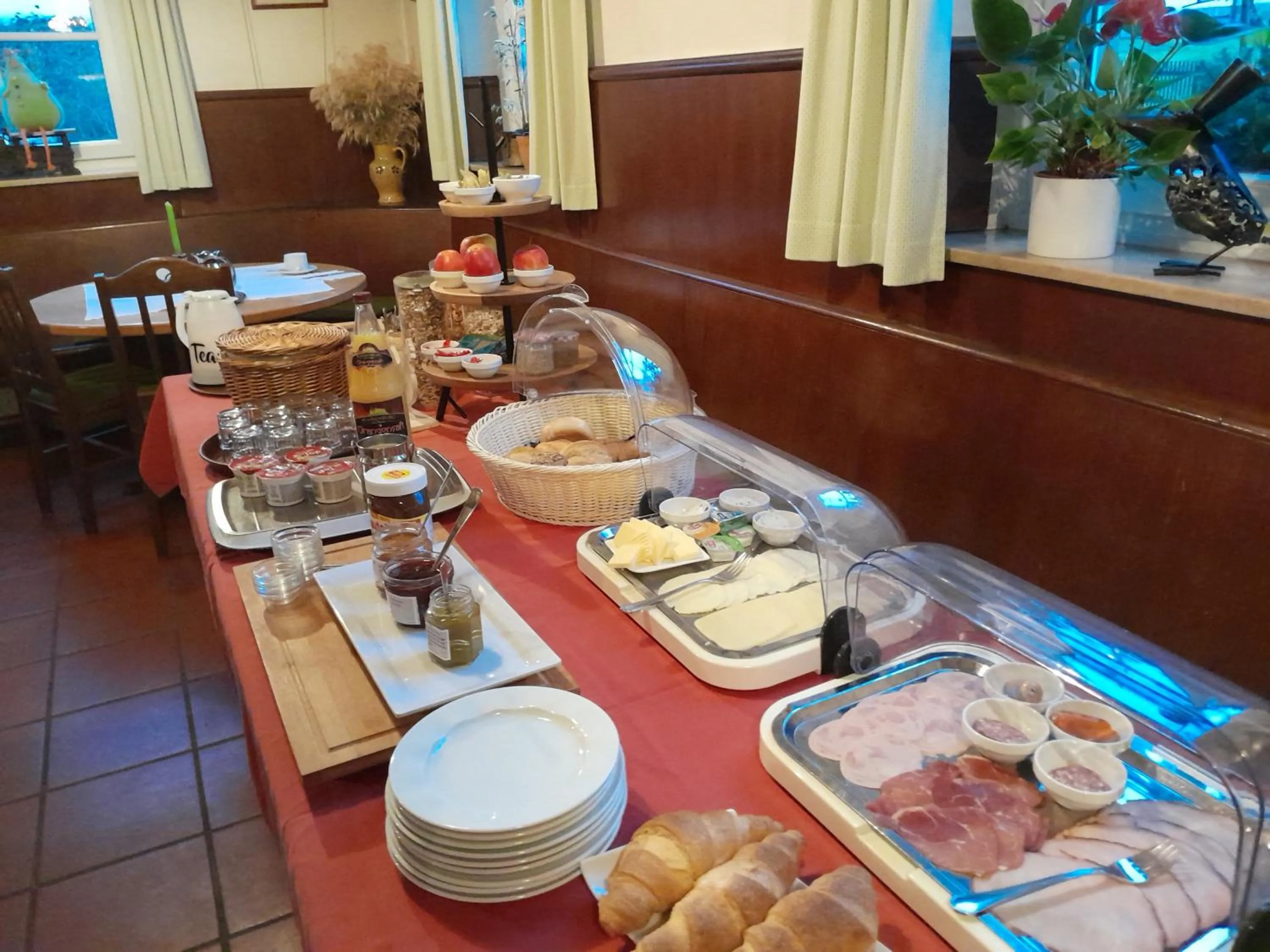 Breakfast in Hotel-Gasthof Opel Bed & Breakfast
