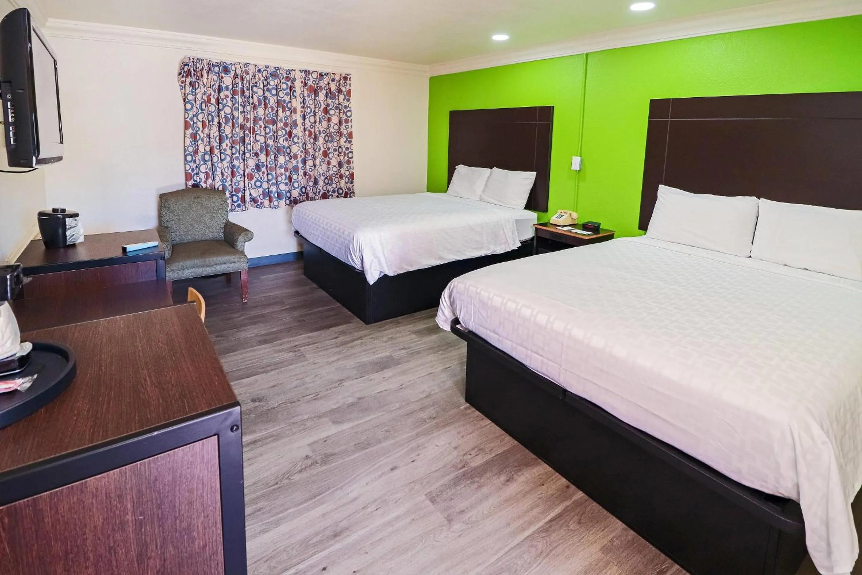 Bedroom, Bed in Rodeway Inn San Antonio Lackland AFB - SeaWorld