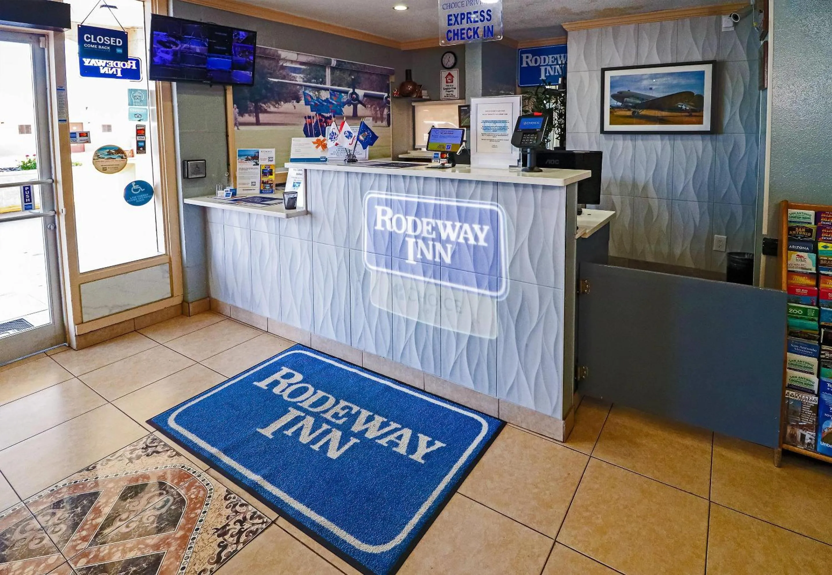 Lobby or reception in Rodeway Inn San Antonio Lackland AFB - SeaWorld