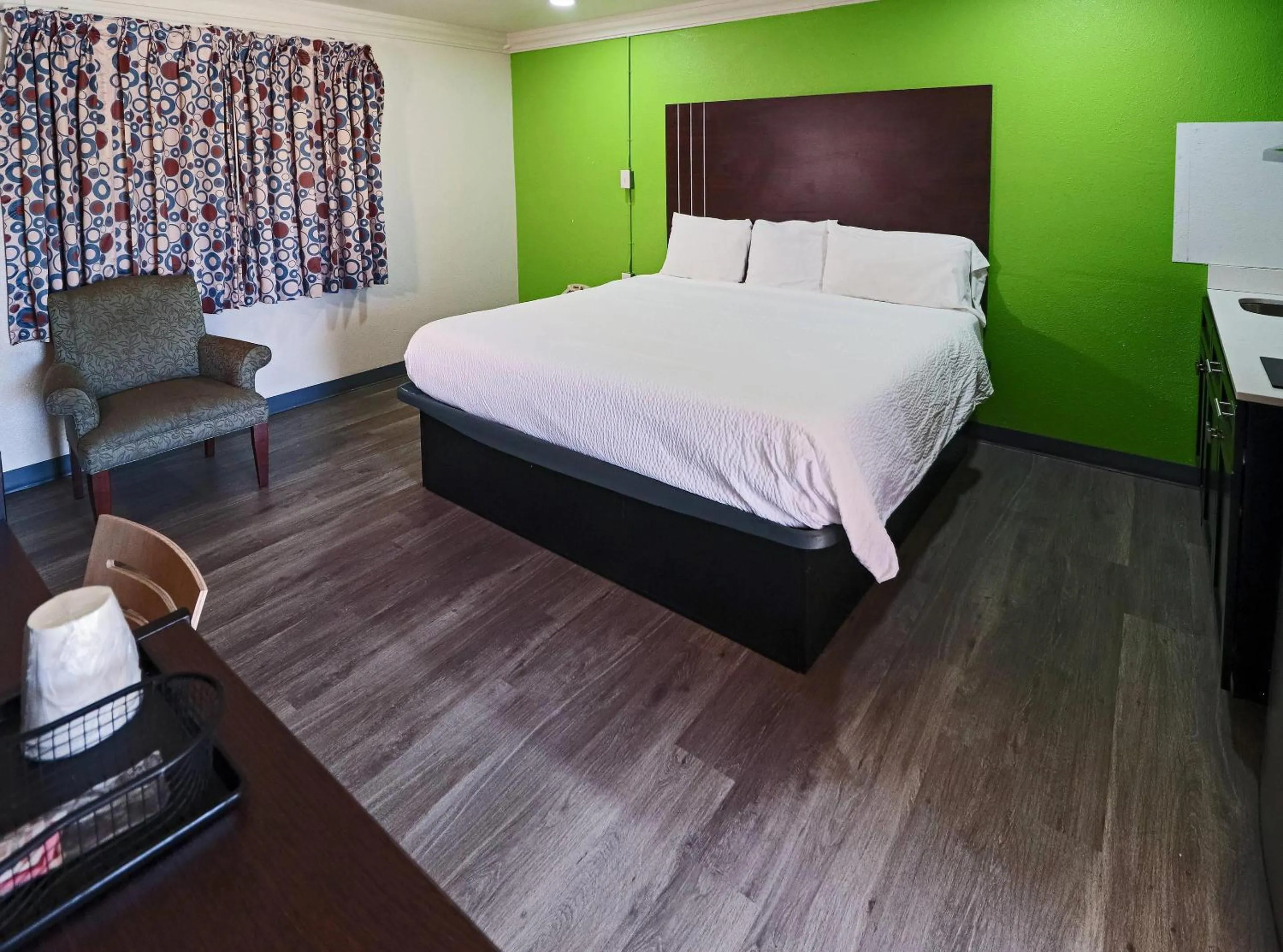 Bedroom, Bed in Rodeway Inn San Antonio Lackland AFB - SeaWorld