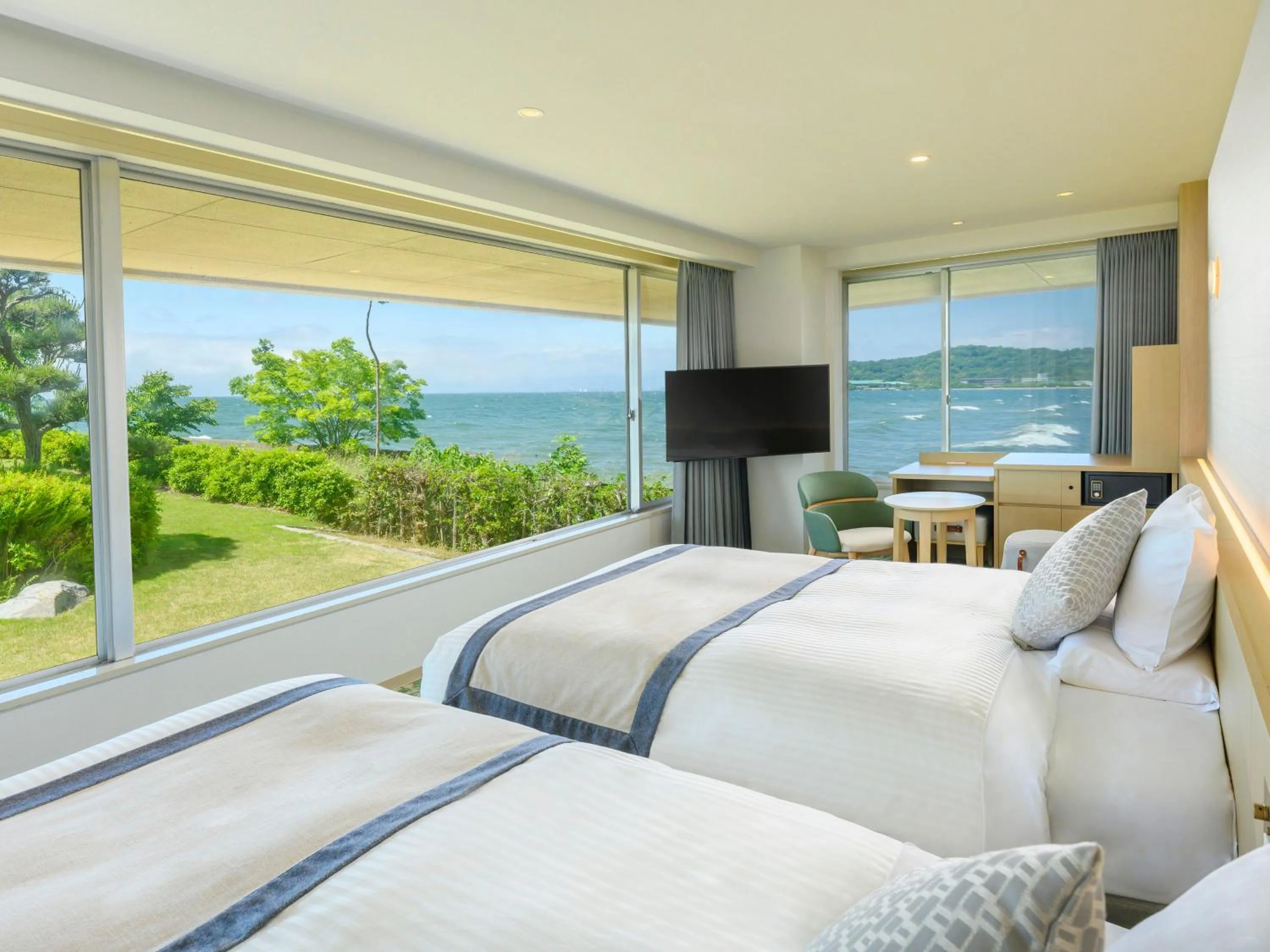 Photo of the whole room, Bed in KAMENOI HOTEL Hikone