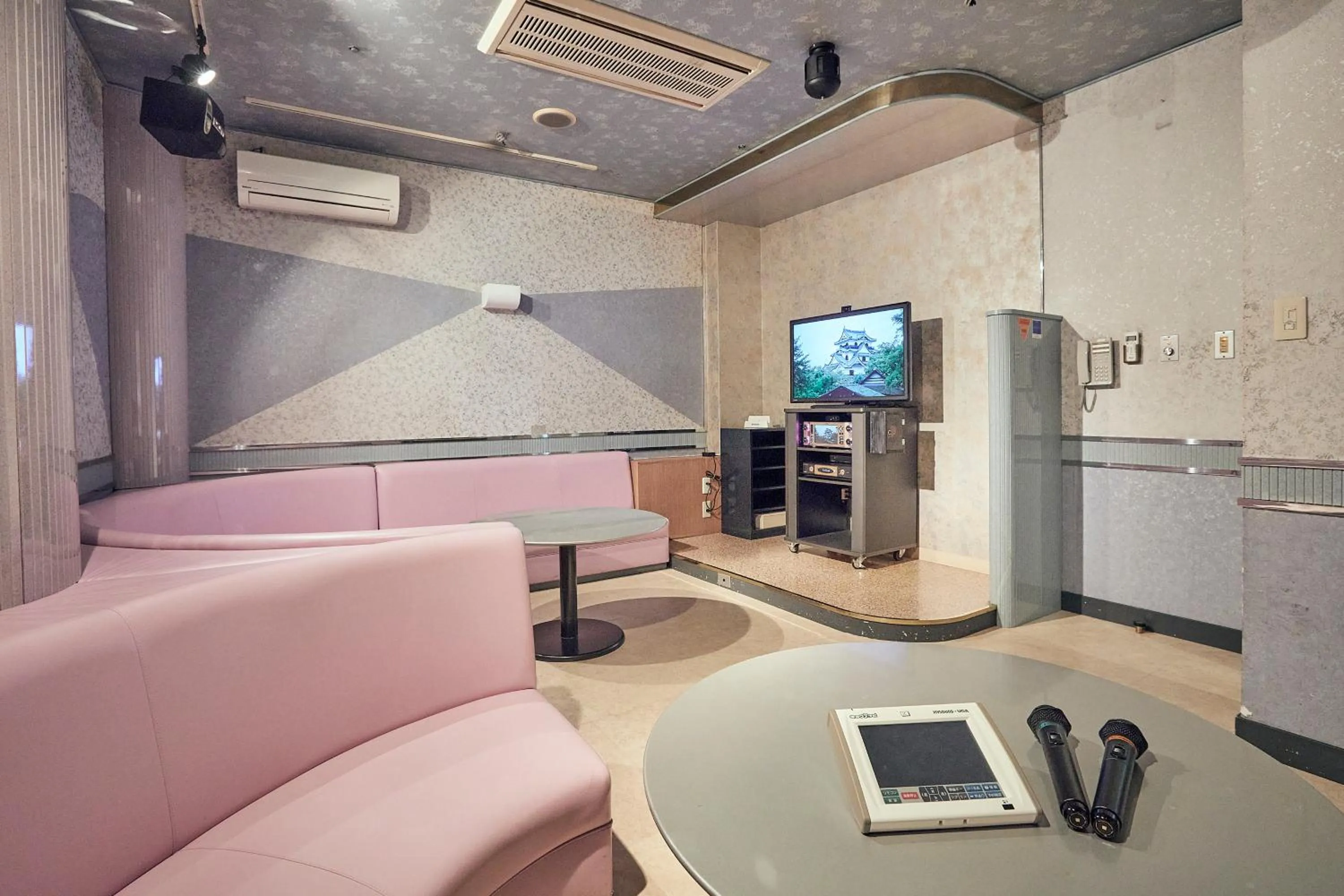 Karaoke in KAMENOI HOTEL Hikone