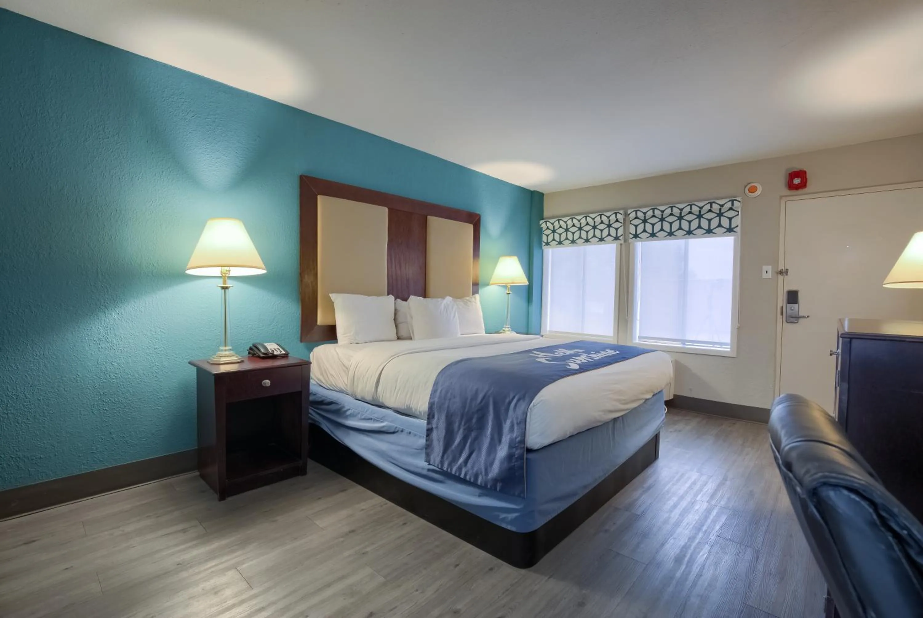 Bedroom, Bed in Days Inn by Wyndham Mobile I-65