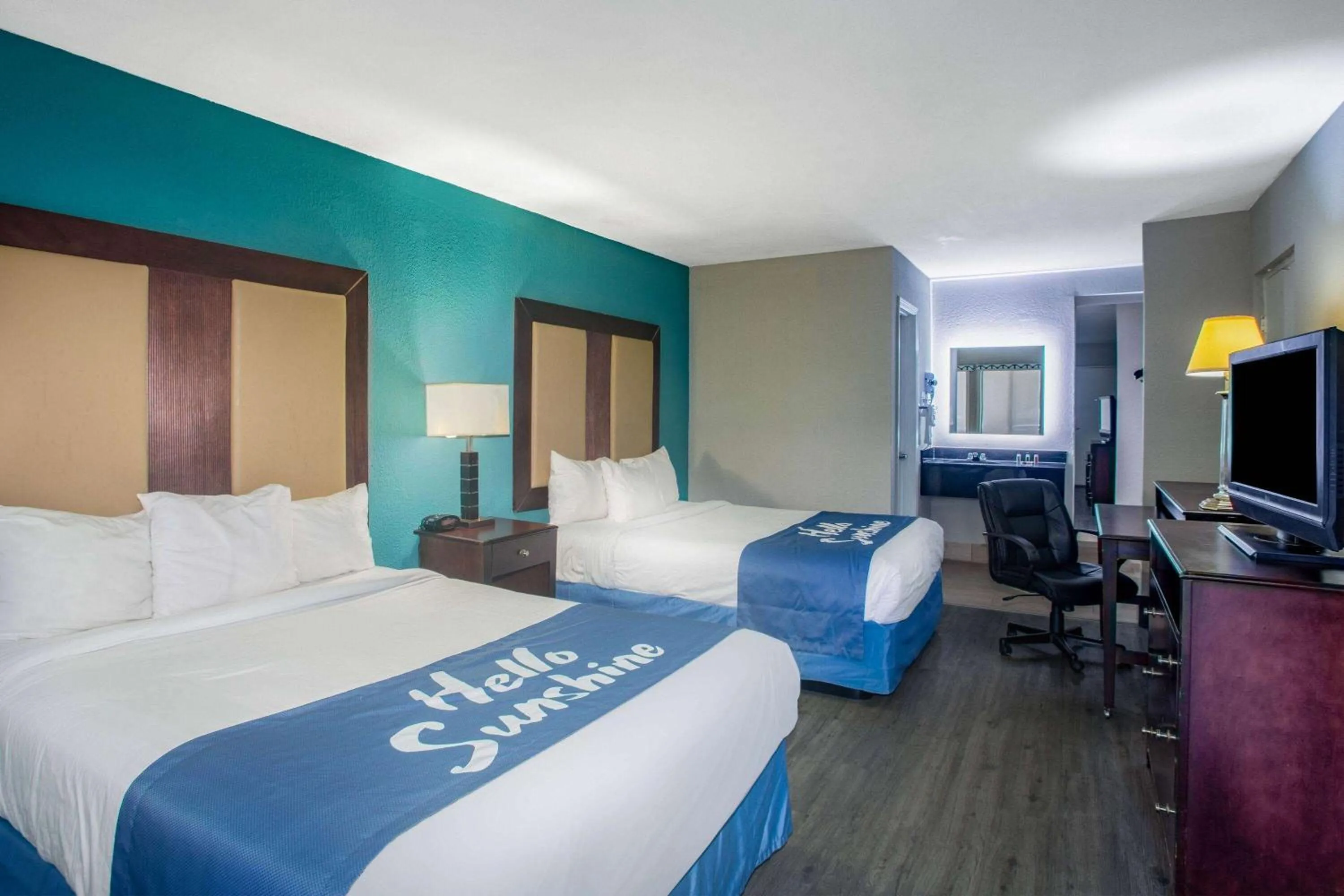 Bed in Days Inn by Wyndham Mobile I-65