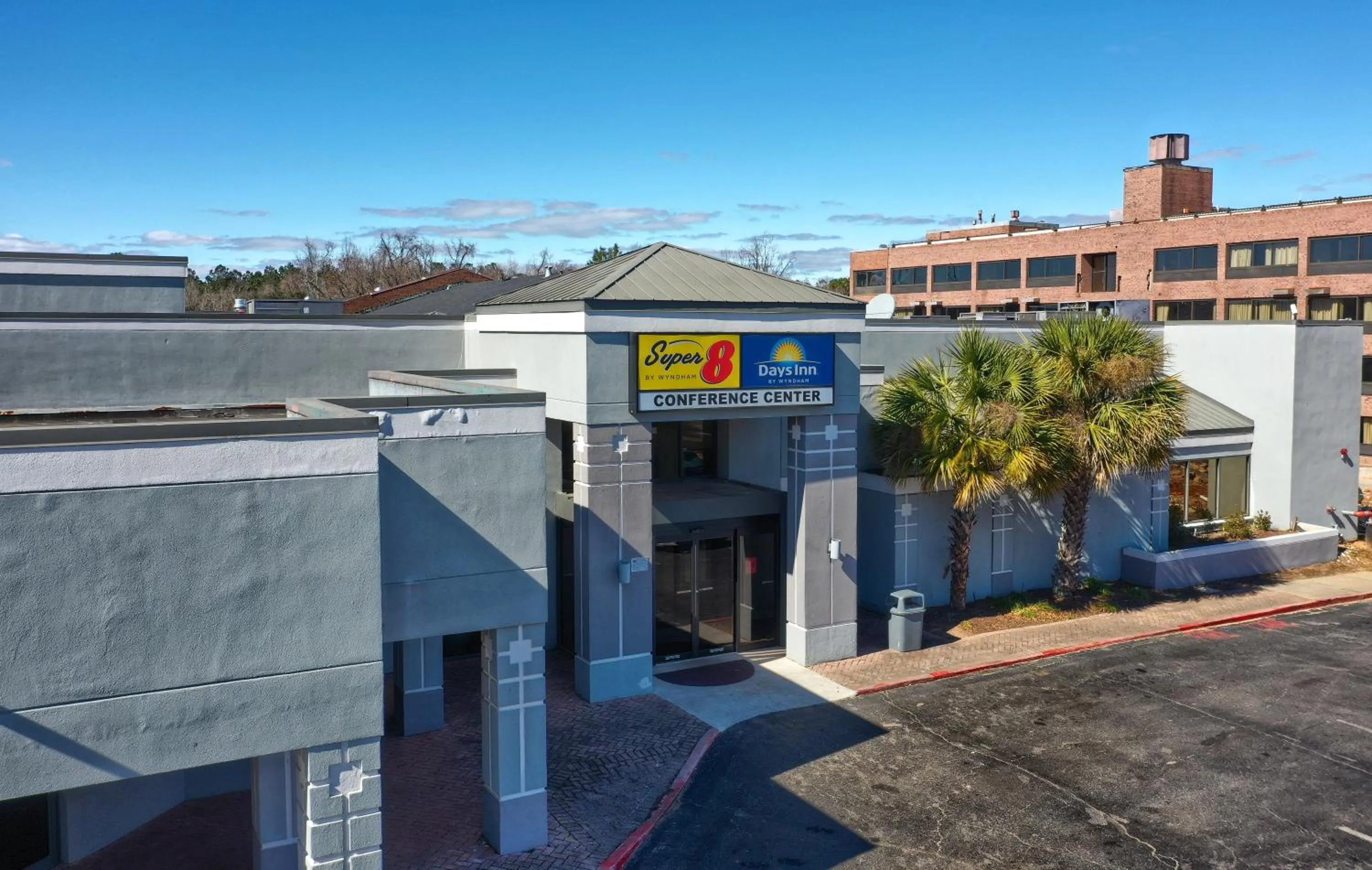 Property building in Days Inn by Wyndham Mobile I-65