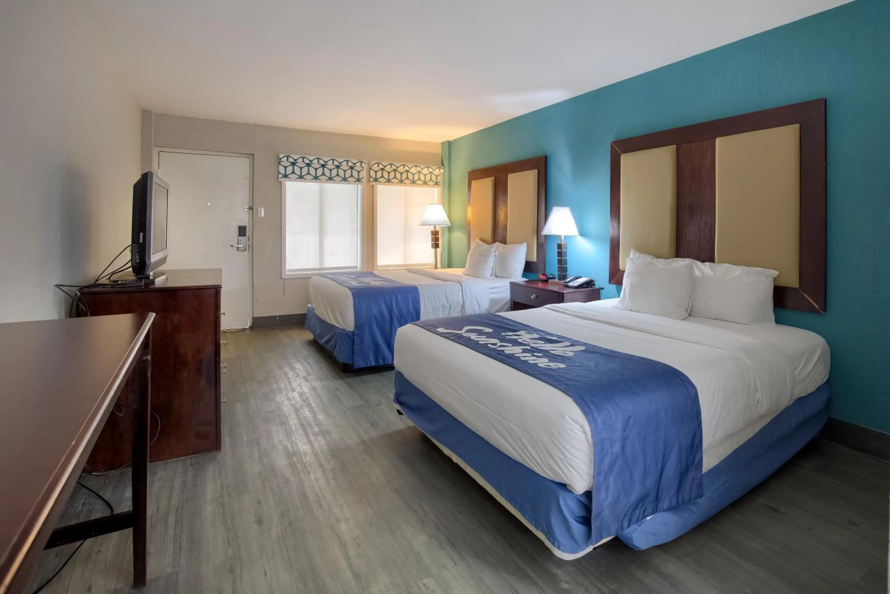 Photo of the whole room, Bed in Days Inn by Wyndham Mobile I-65