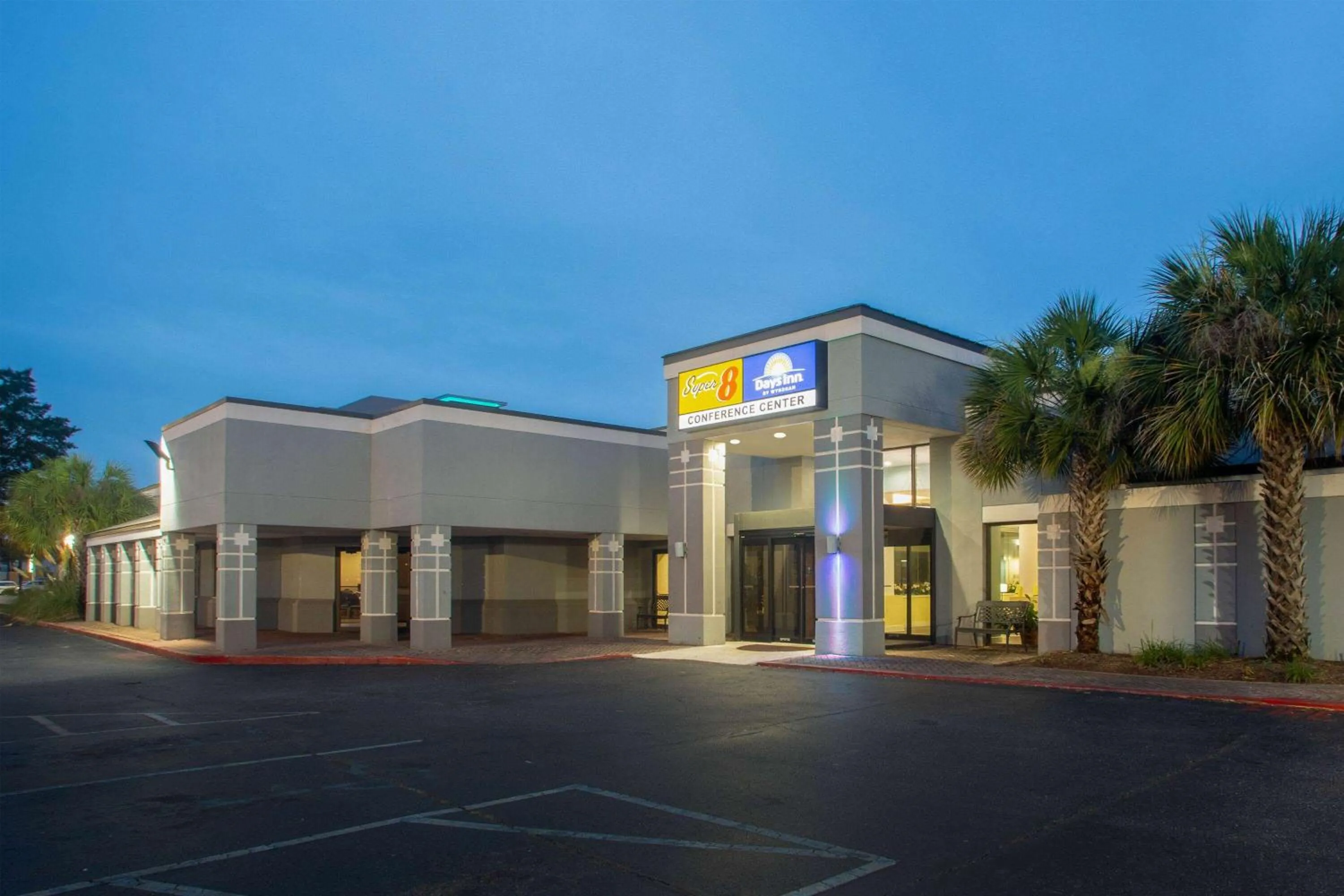 Property building in Days Inn by Wyndham Mobile I-65