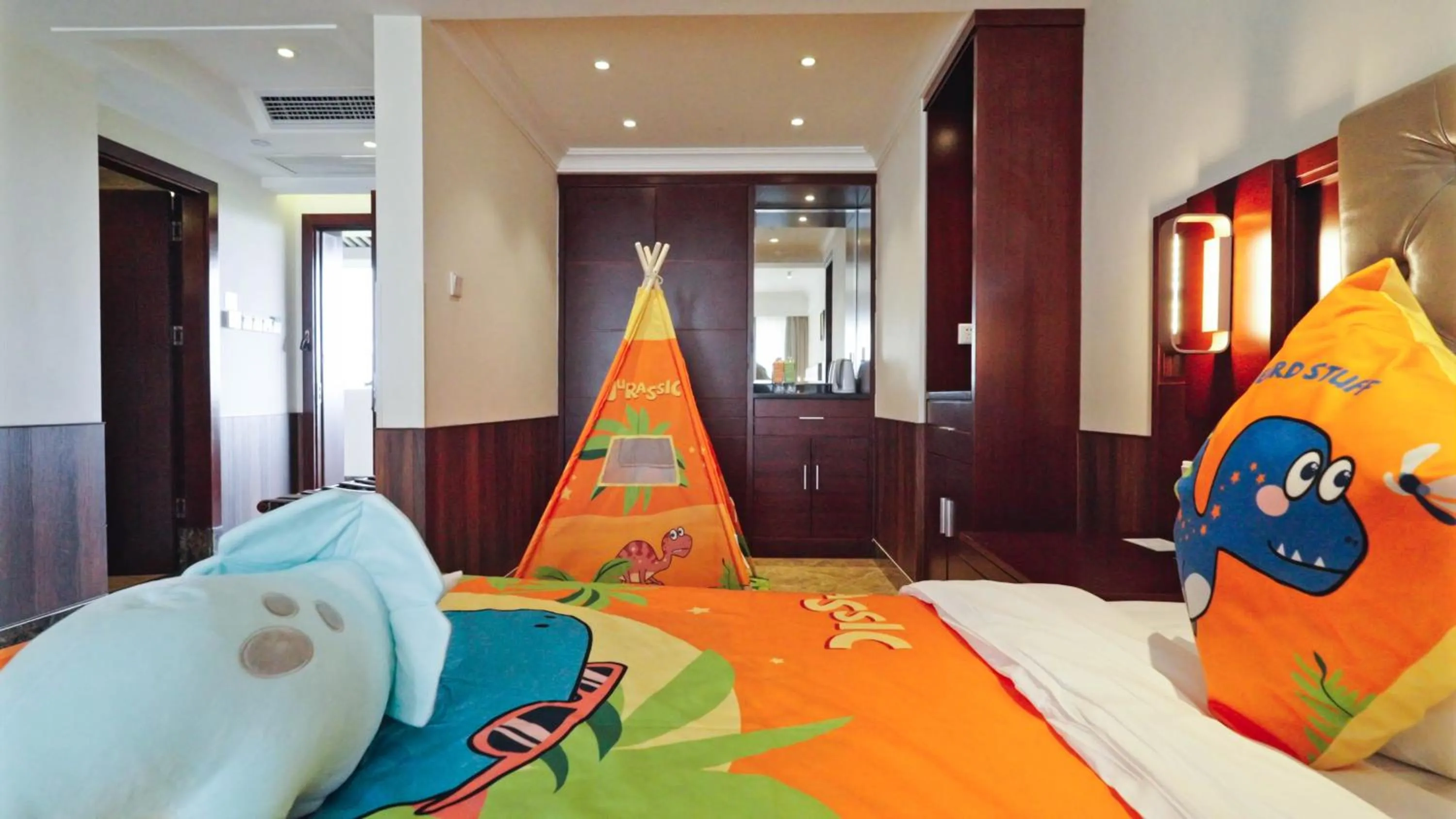 Seating area, Bed in Wyndham Garden Wenchang Nanguo