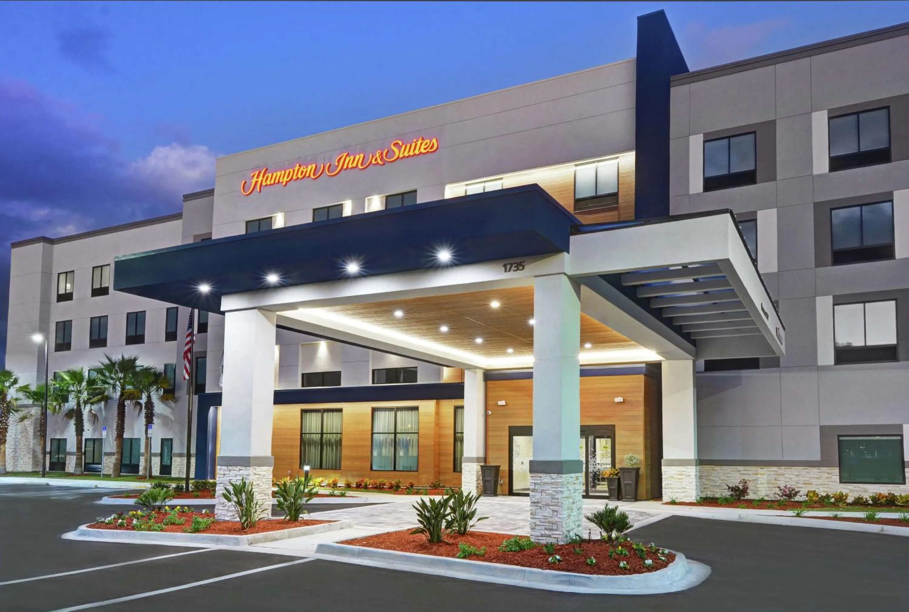 Property building in Hampton Inn & Suites Middleburg, Fl