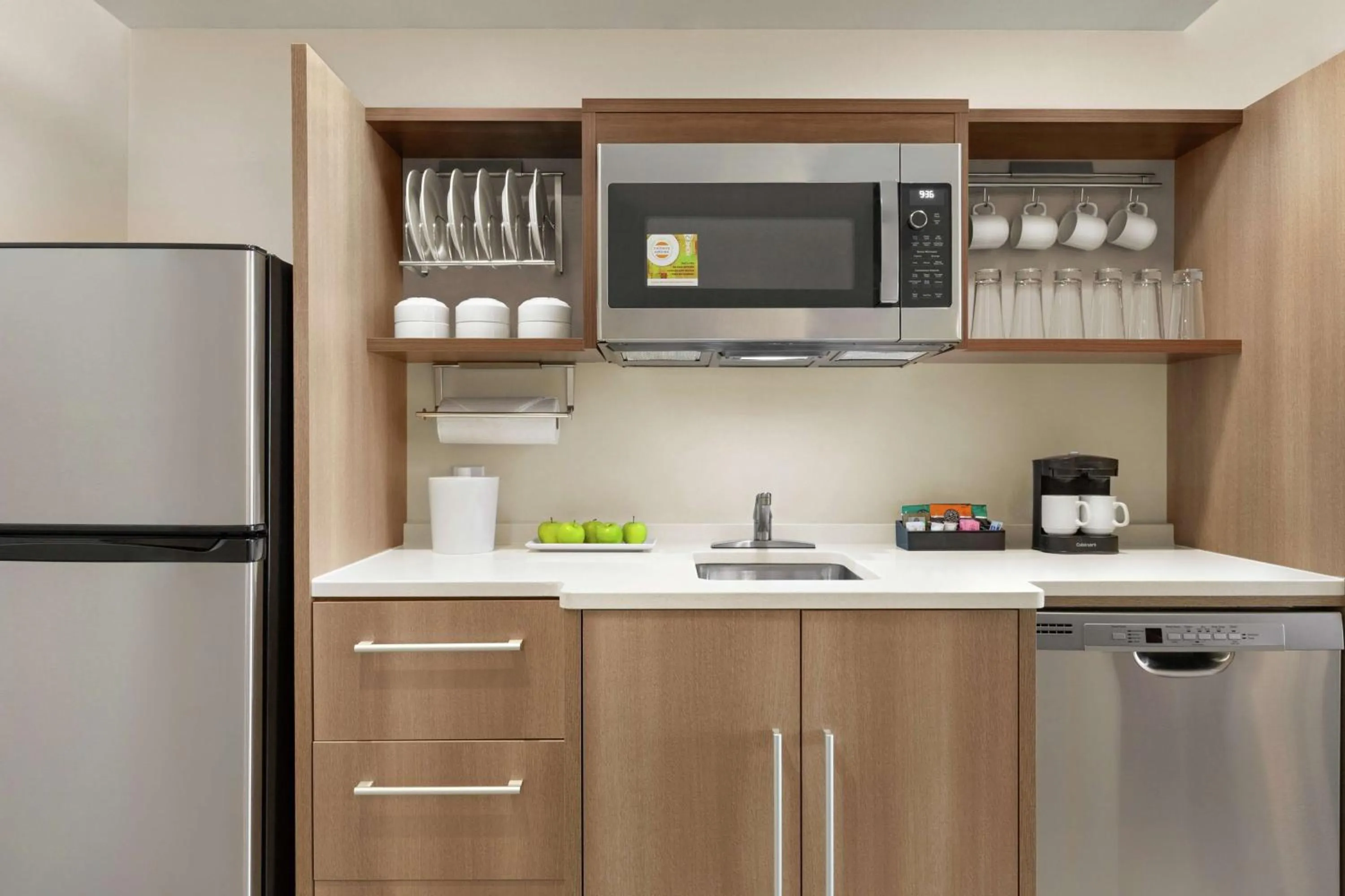 Kitchen or kitchenette in Home2 Suites By Hilton Scottsdale Salt River