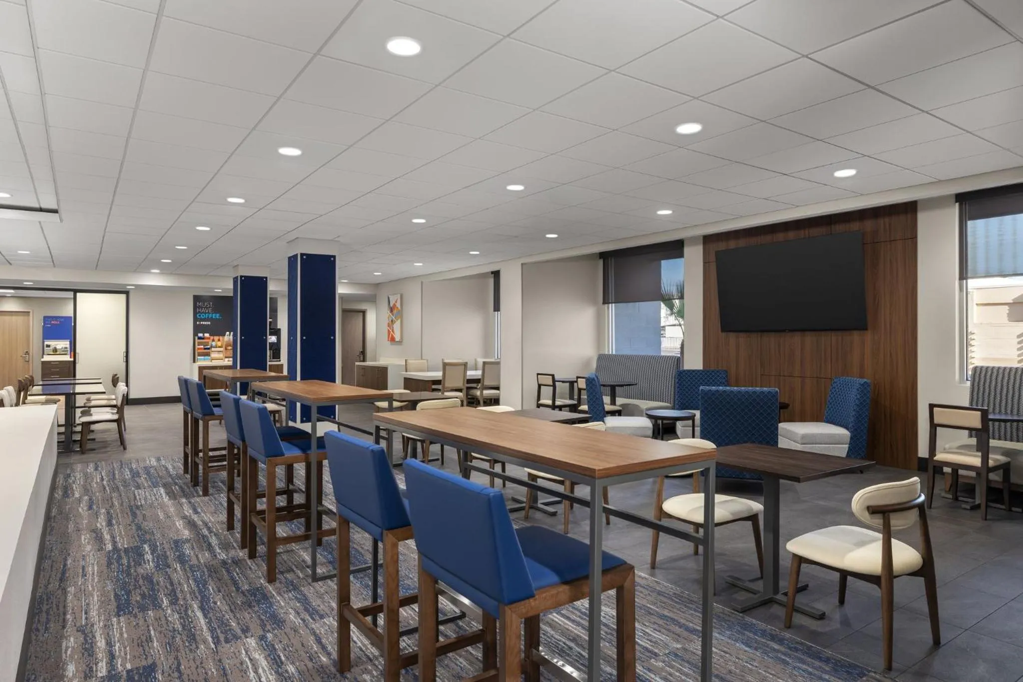 Property building in Holiday Inn Express & Suites Phoenix - Midtown, an IHG Hotel