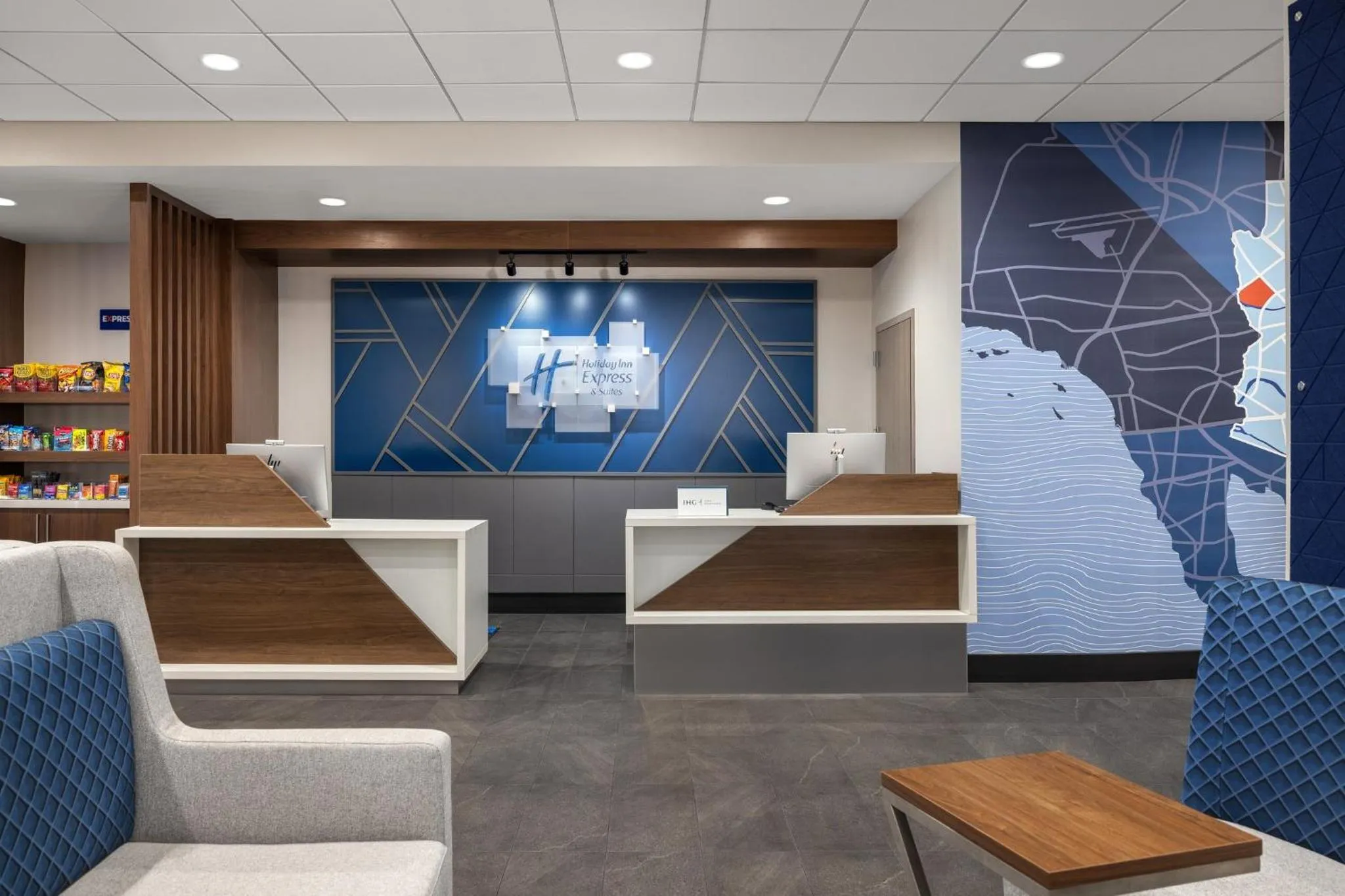 Property building in Holiday Inn Express & Suites Phoenix - Midtown, an IHG Hotel