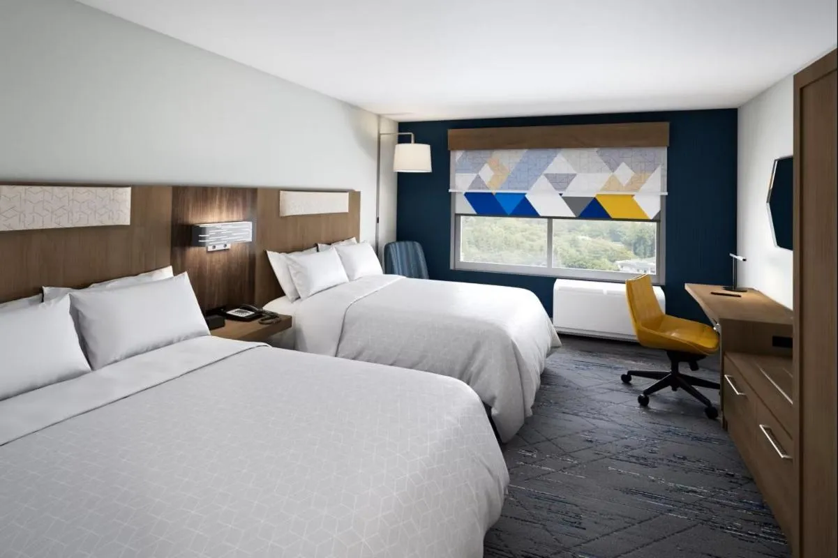 Bedroom, Bed in Holiday Inn Express & Suites Phoenix - Midtown, an IHG Hotel
