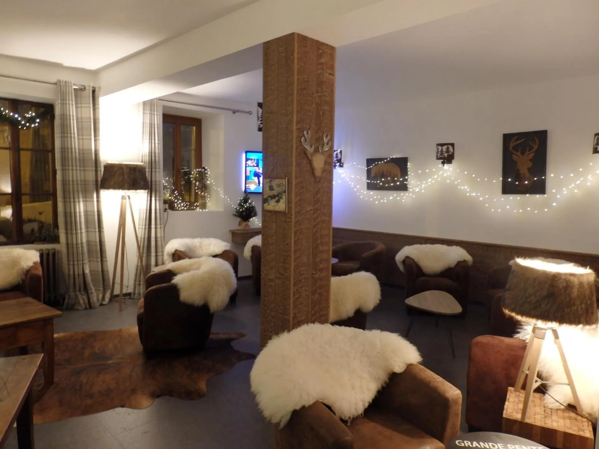 Lounge or bar, Bed in Hôtel Viallet