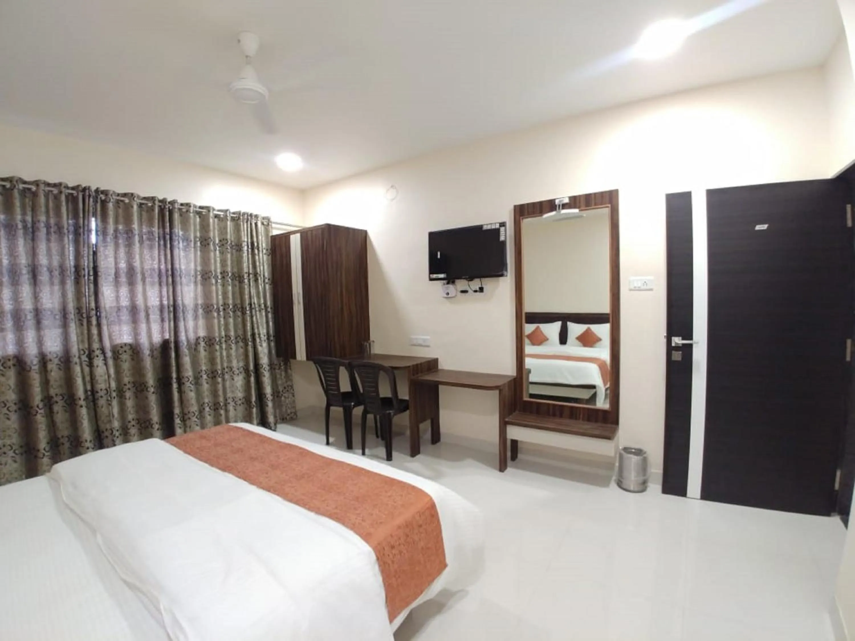 Bathroom, Bed in Hotel Matruchhaya Lonavala - Near Loanvala Station - Quality and Comfort