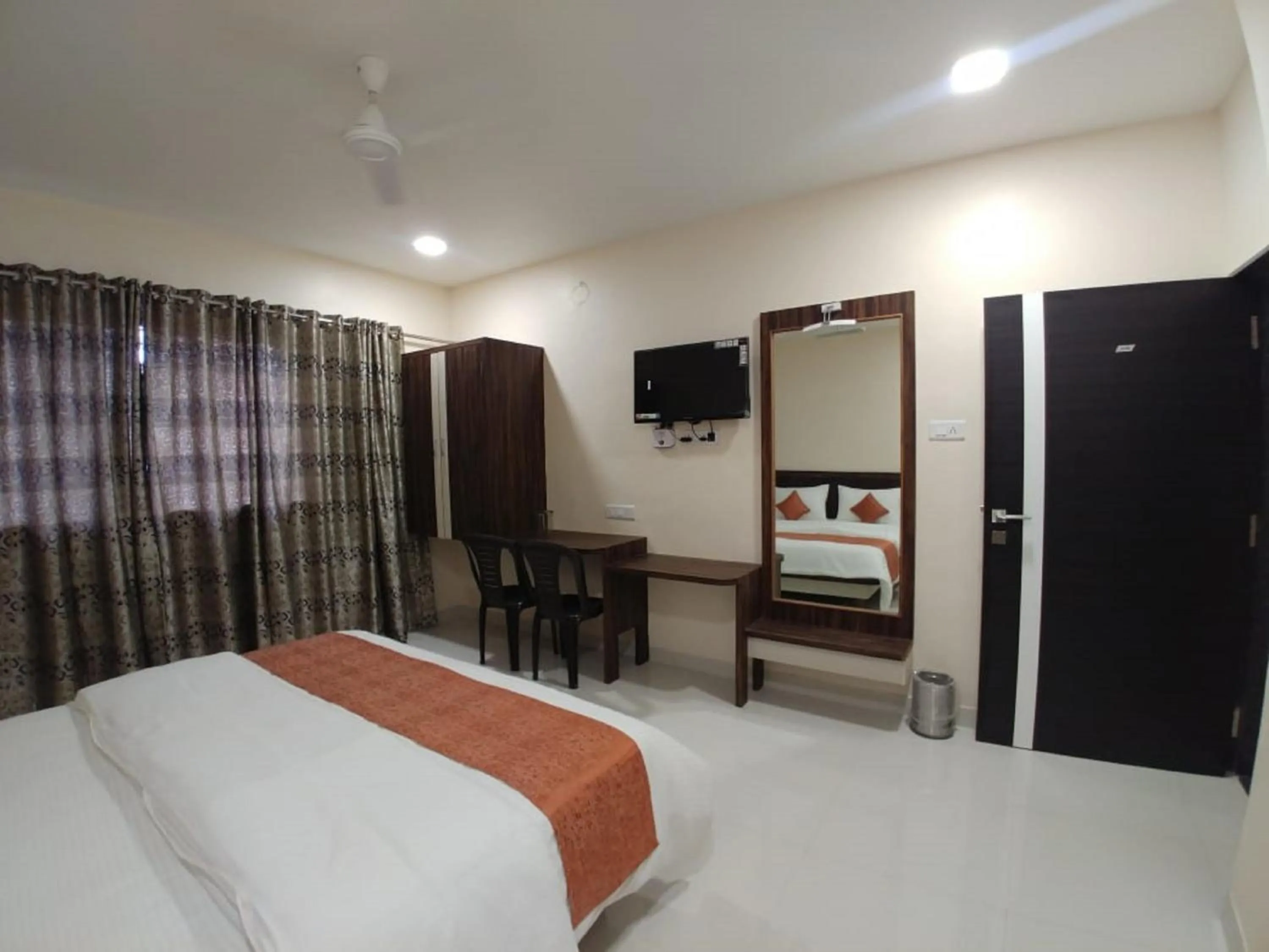 Bathroom, Bed in Hotel Matruchhaya Lonavala - Near Loanvala Station - Quality and Comfort