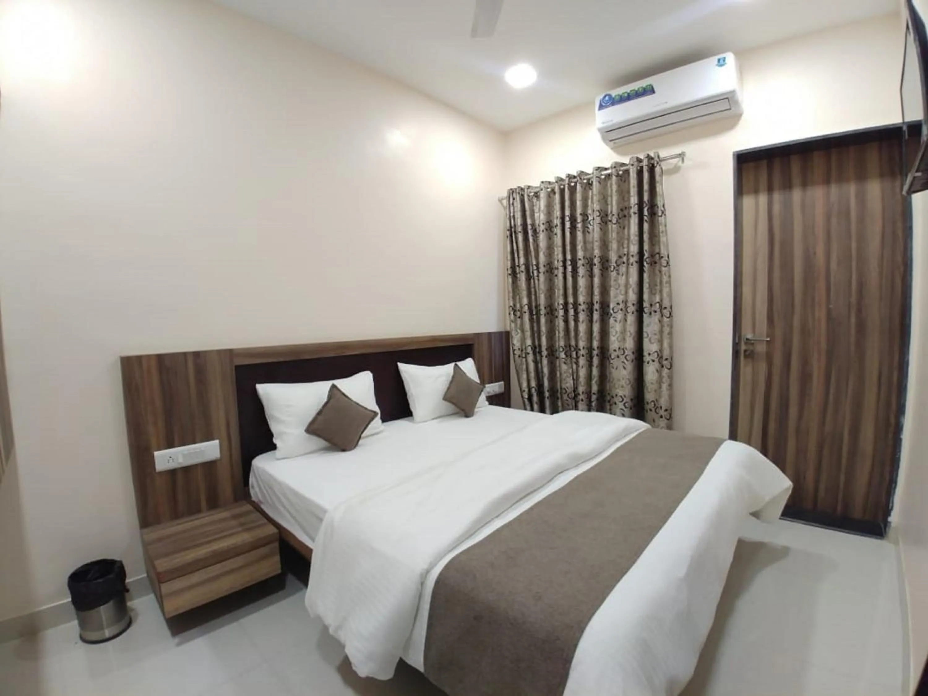 Bed in Hotel Matruchhaya Lonavala - Near Loanvala Station - Quality and Comfort
