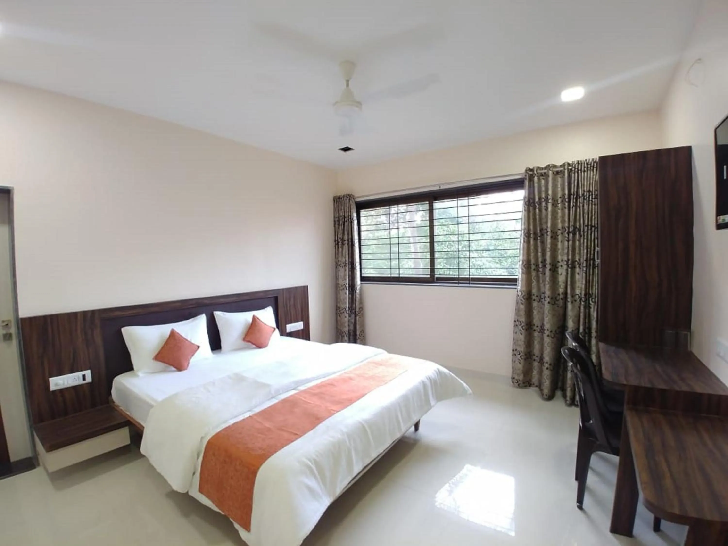 Bed in Hotel Matruchhaya Lonavala - Near Loanvala Station - Quality and Comfort