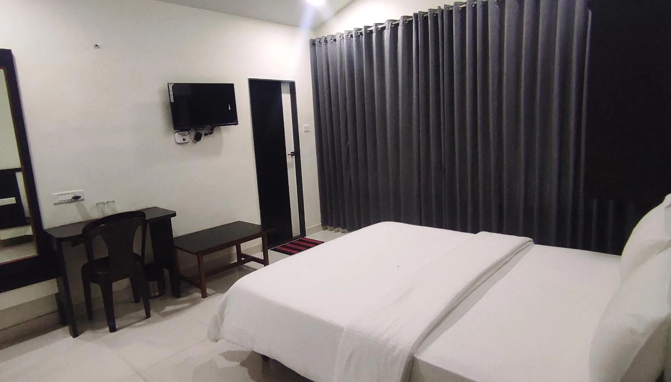 Bed in Hotel Matruchhaya Lonavala - Near Loanvala Station - Quality and Comfort
