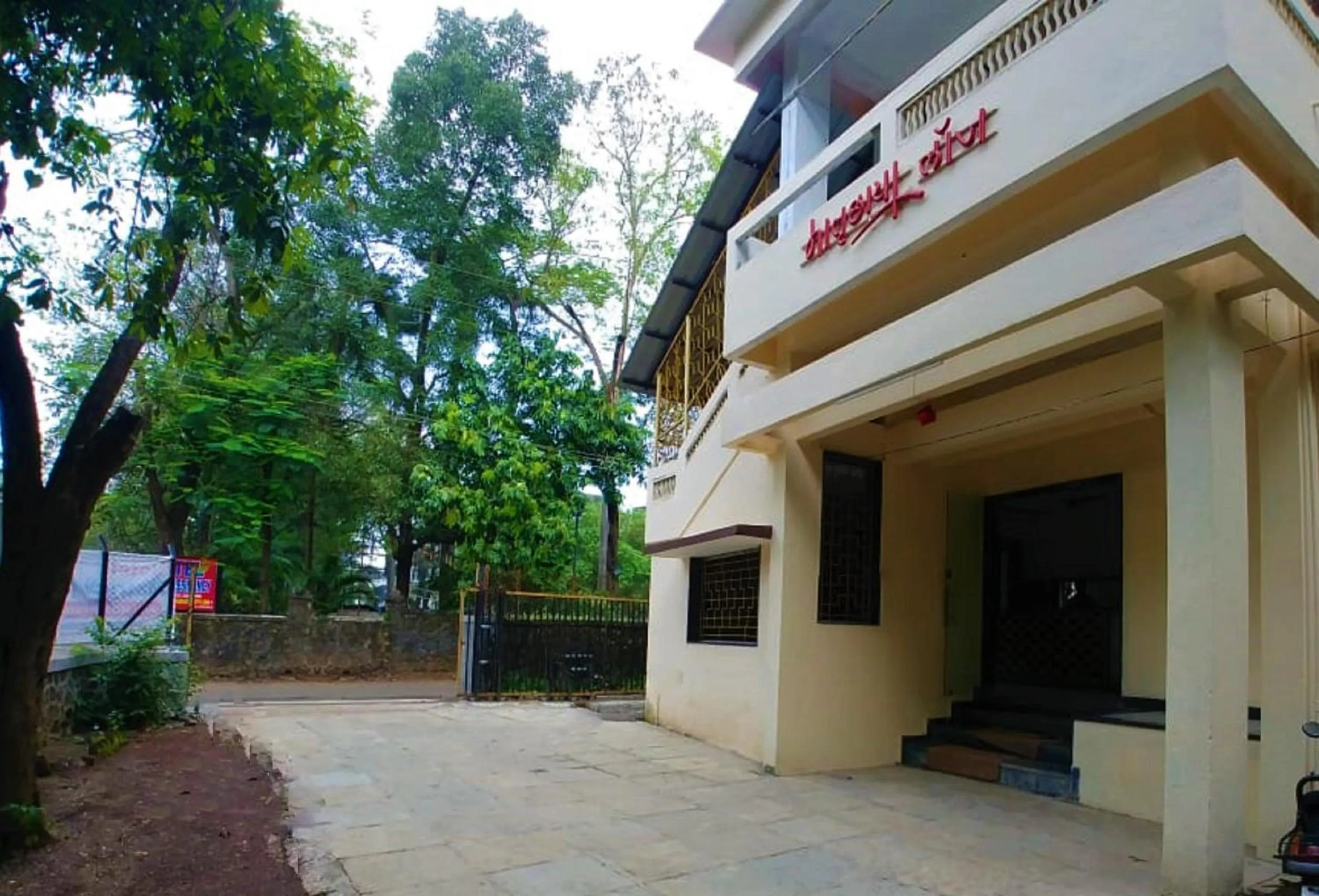 Property building in Hotel Matruchhaya Lonavala - Near Loanvala Station - Quality and Comfort