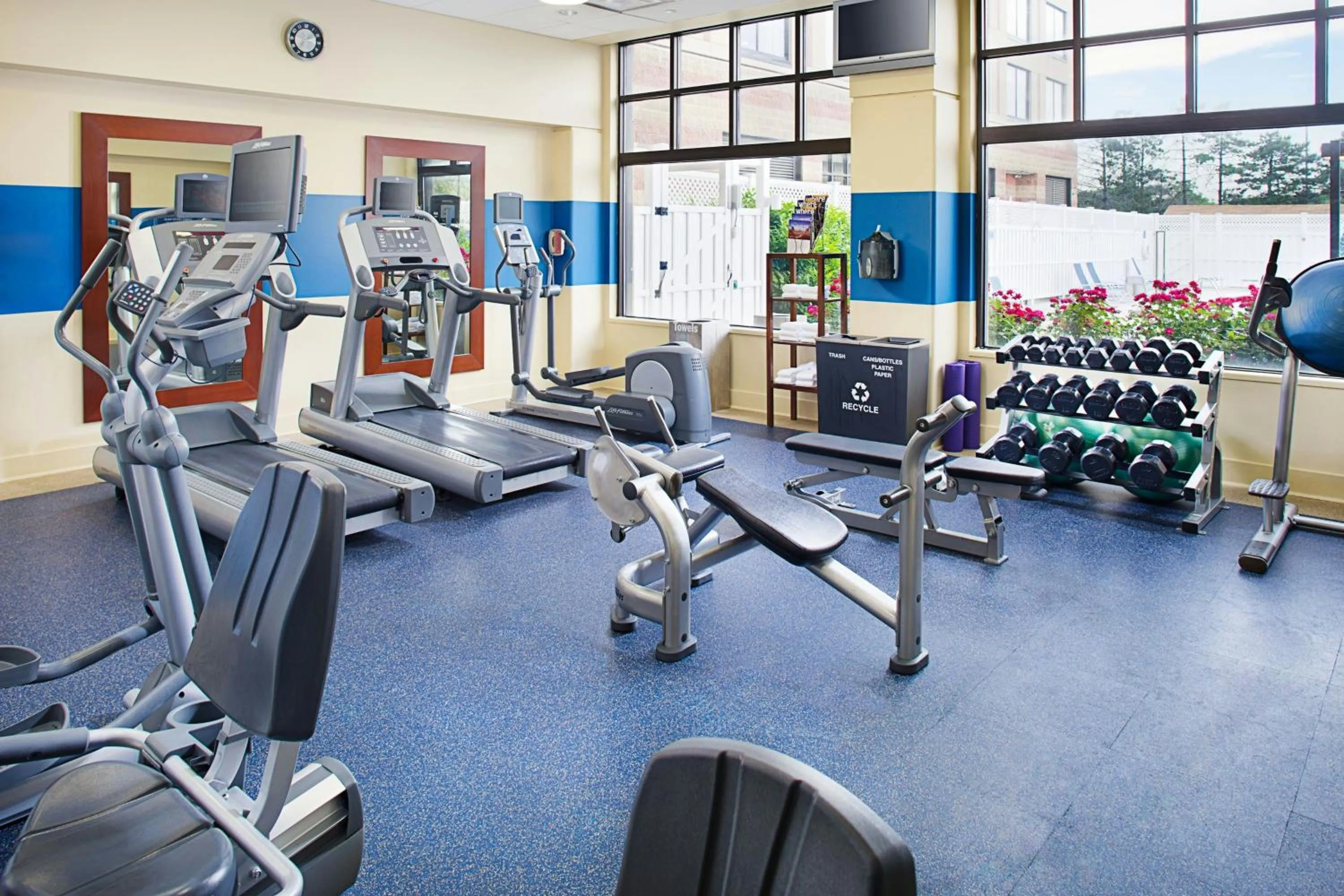 Fitness centre/facilities in Four Points by Sheraton Philadelphia Airport