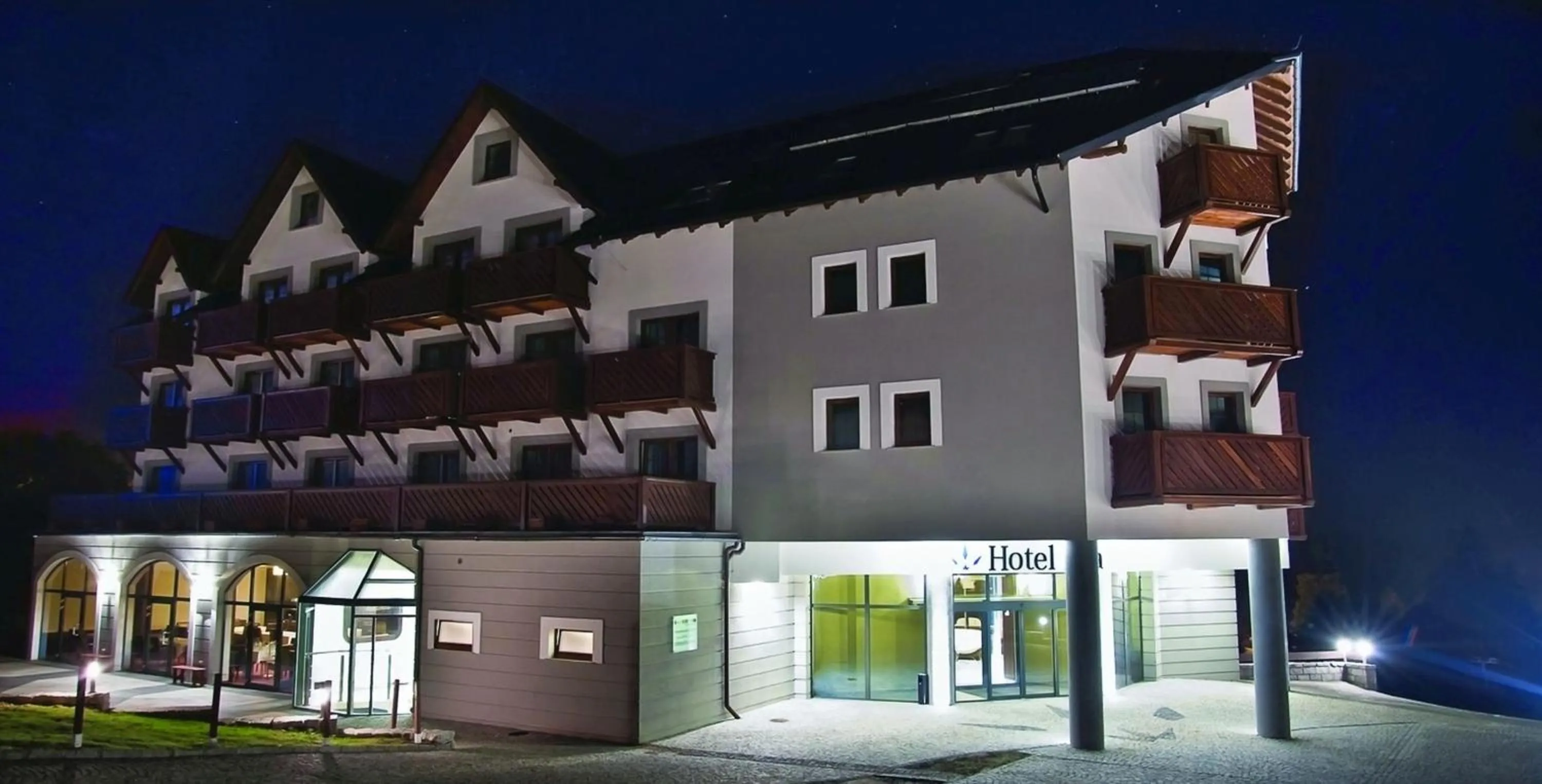 Facade/entrance in Hotel Era