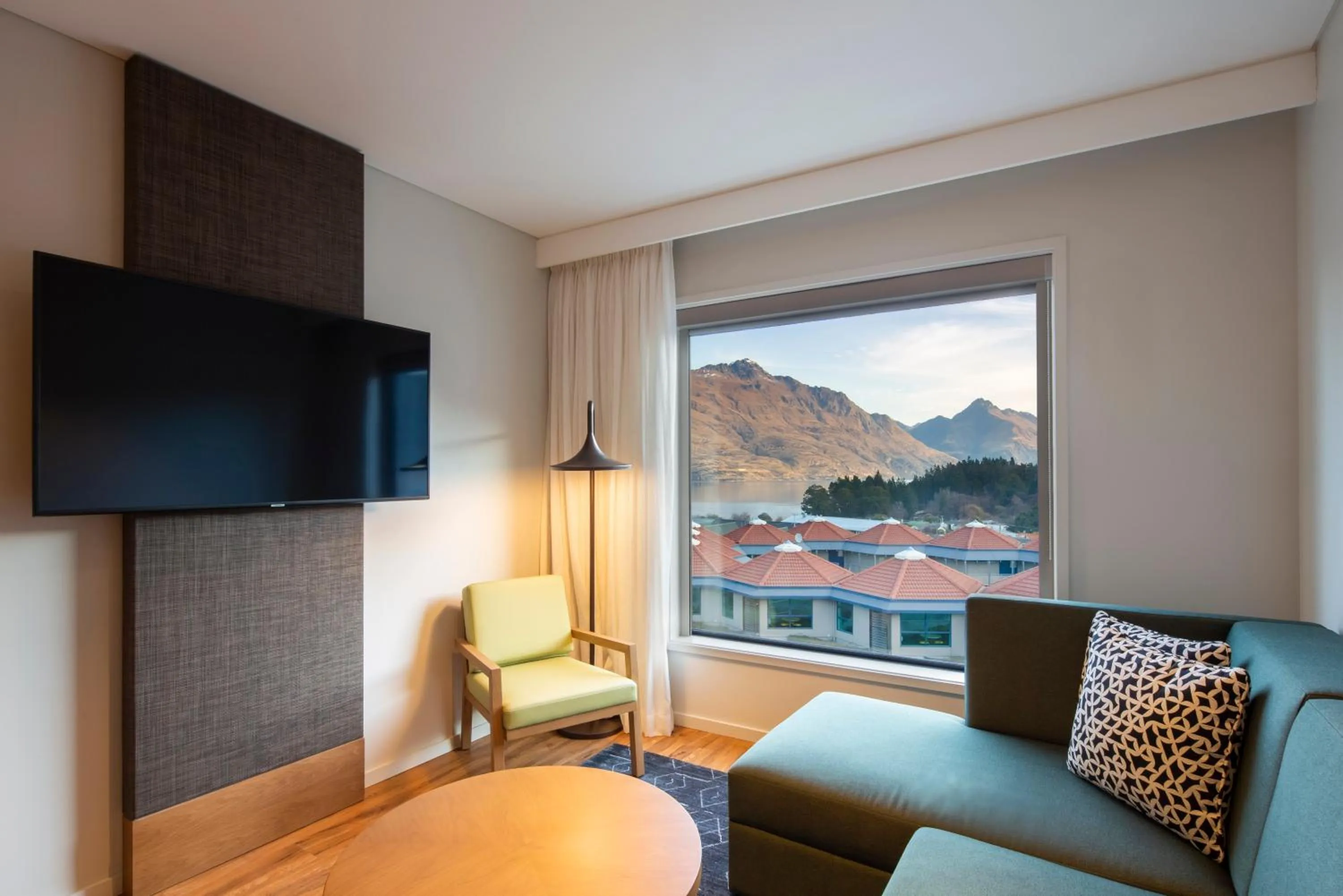 Photo of the whole room in Holiday Inn Express & Suites Queenstown by IHG