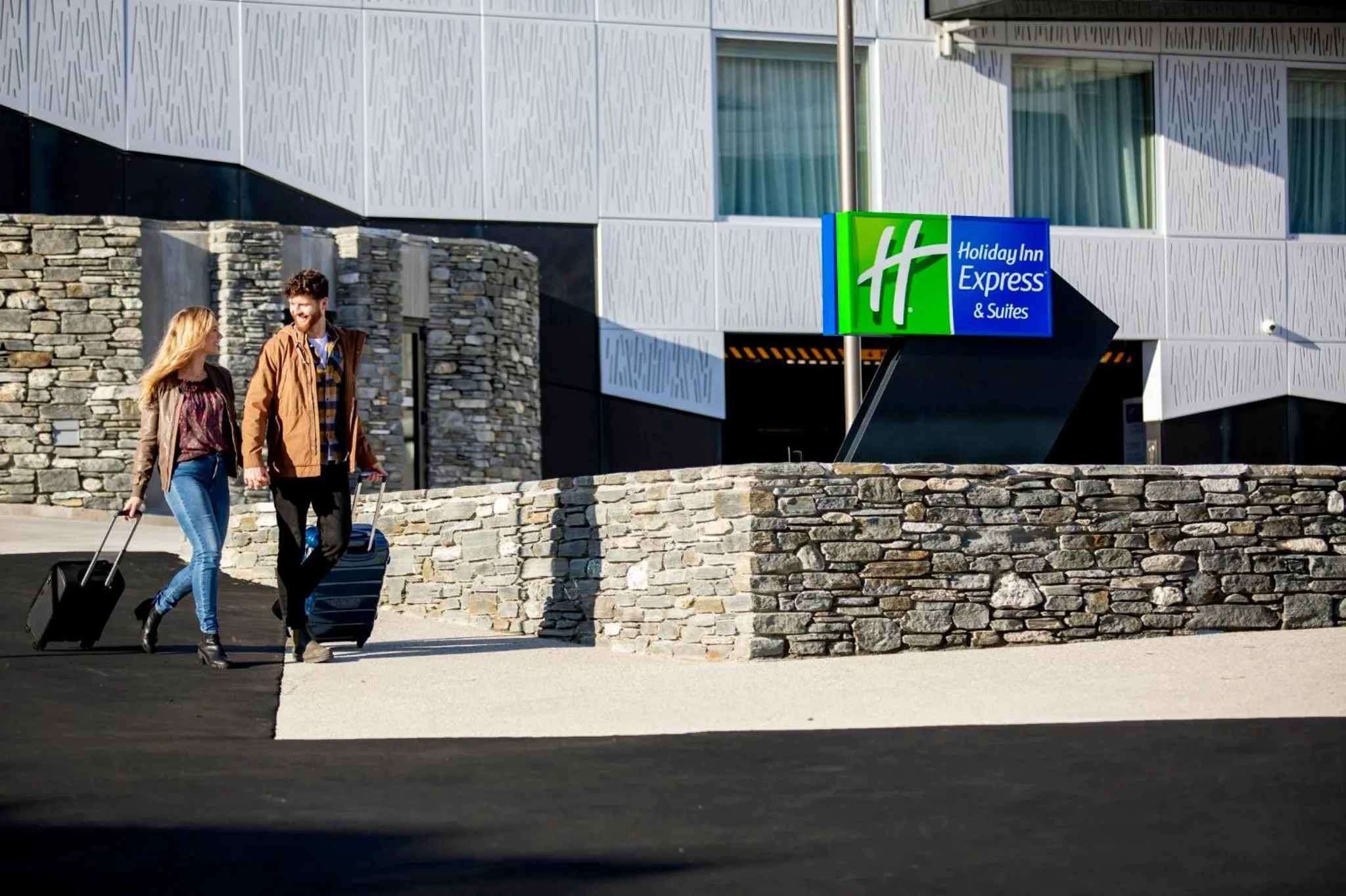 Facade/entrance in Holiday Inn Express & Suites Queenstown by IHG