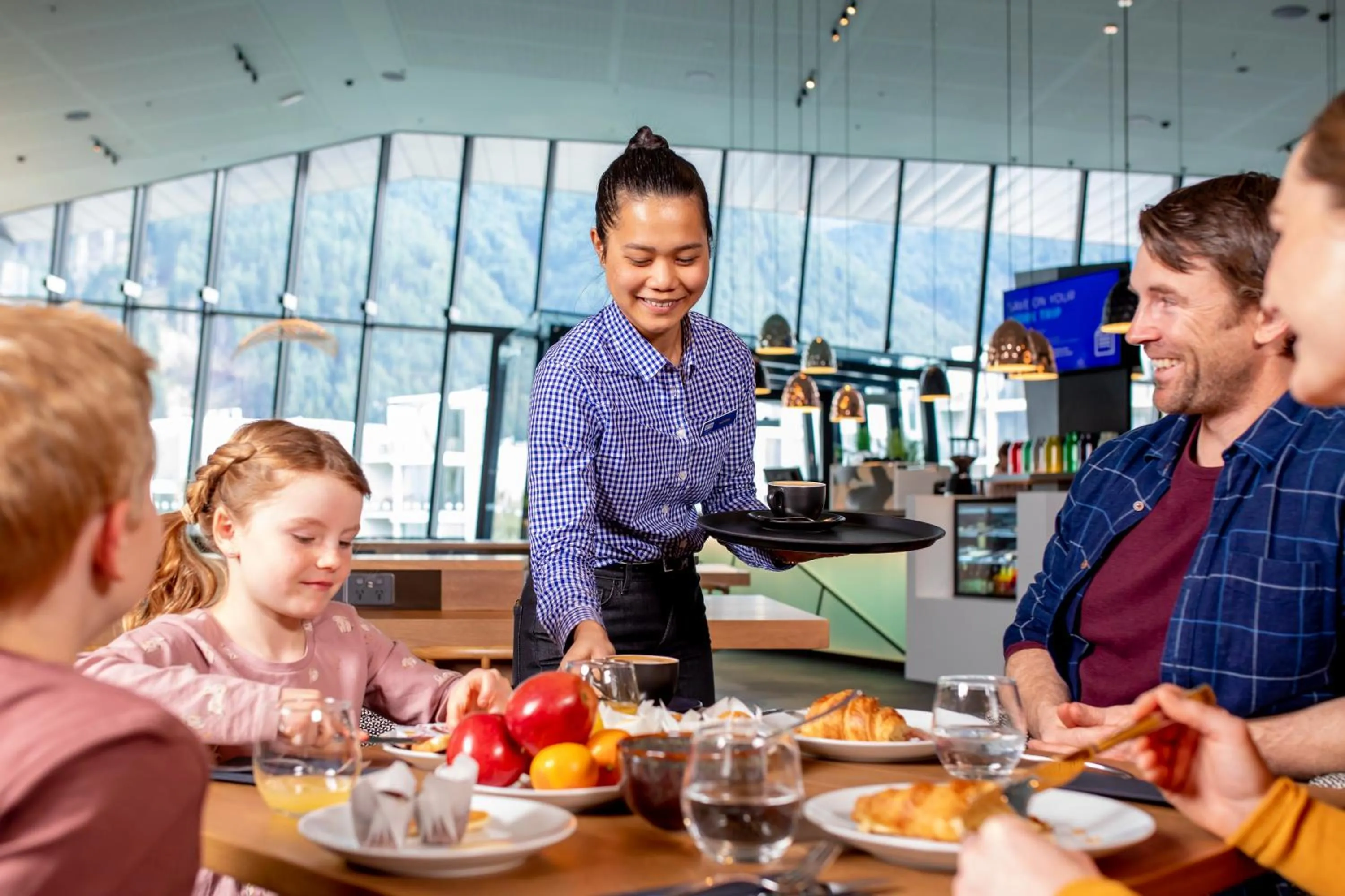 Breakfast in Holiday Inn Express & Suites Queenstown by IHG