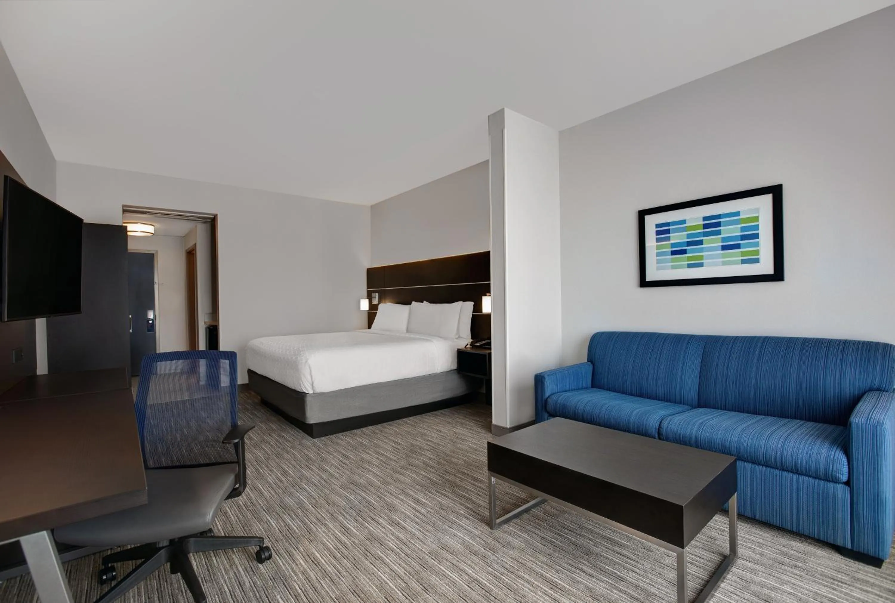 Photo of the whole room, Bed in Holiday Inn Express & Suites - Milwaukee - Brookfield by IHG