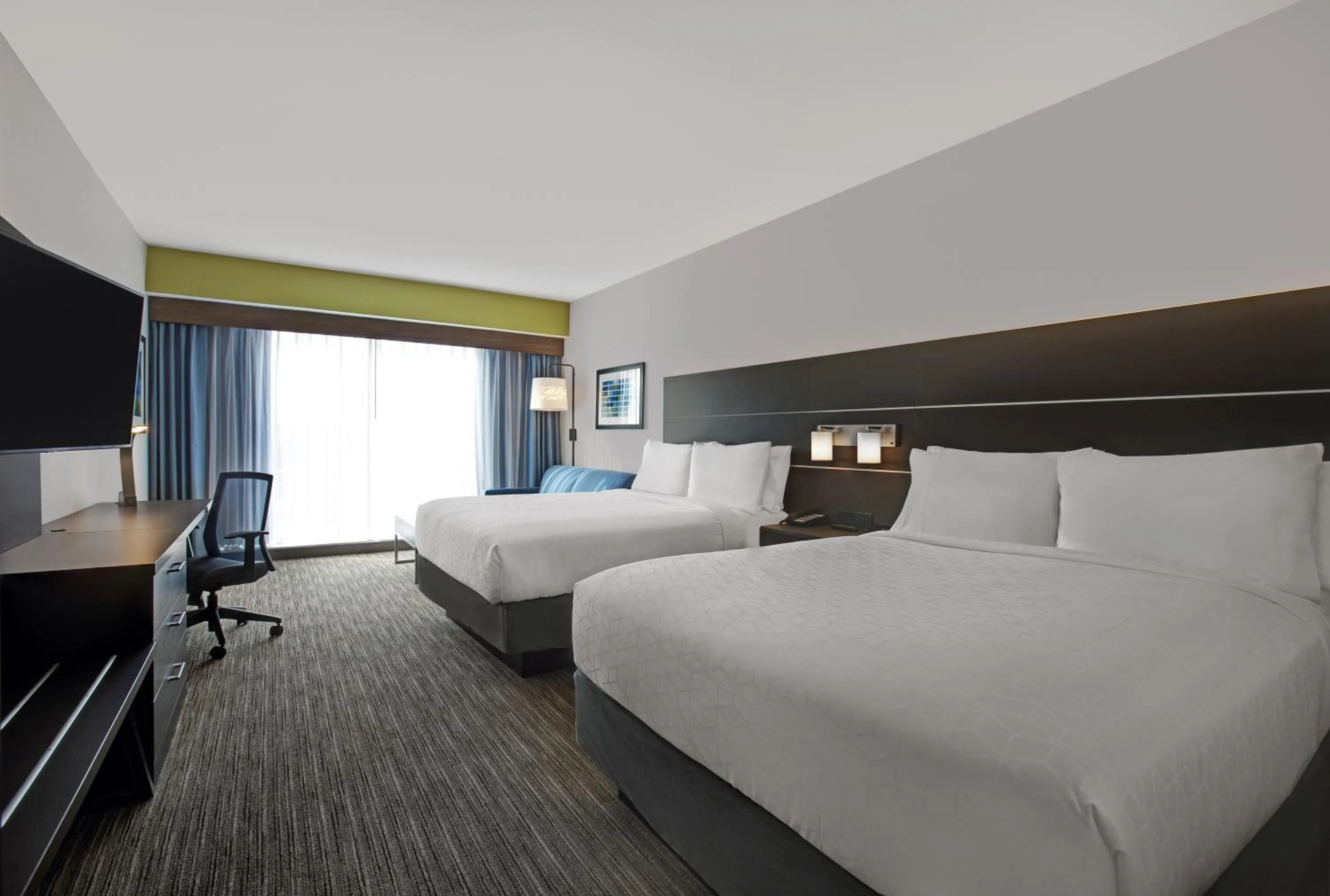 Photo of the whole room, Bed in Holiday Inn Express & Suites - Milwaukee - Brookfield by IHG