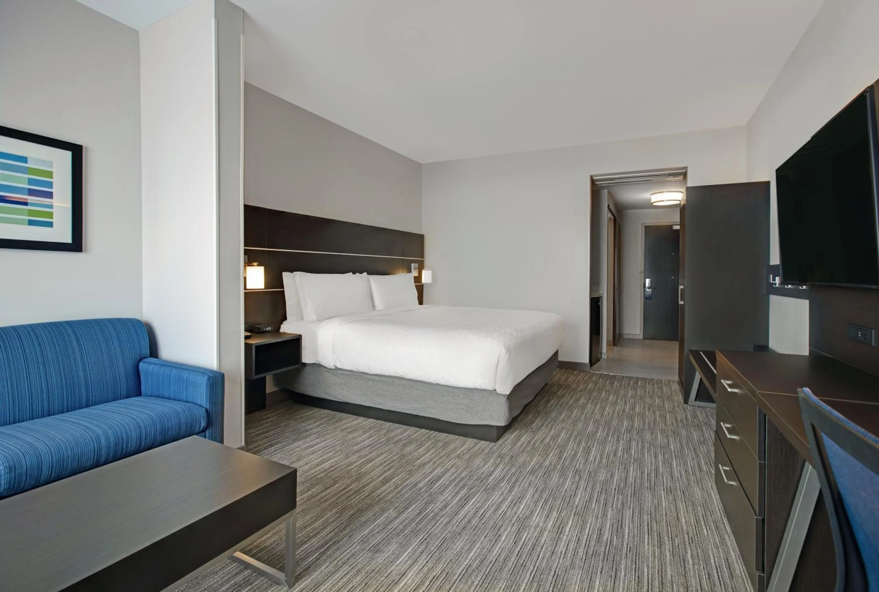 Photo of the whole room, Bed in Holiday Inn Express & Suites - Milwaukee - Brookfield by IHG