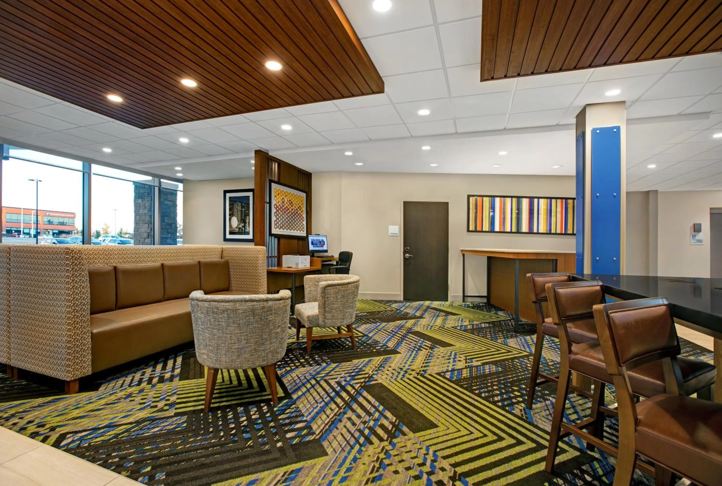Lobby or reception in Holiday Inn Express & Suites - Milwaukee - Brookfield by IHG