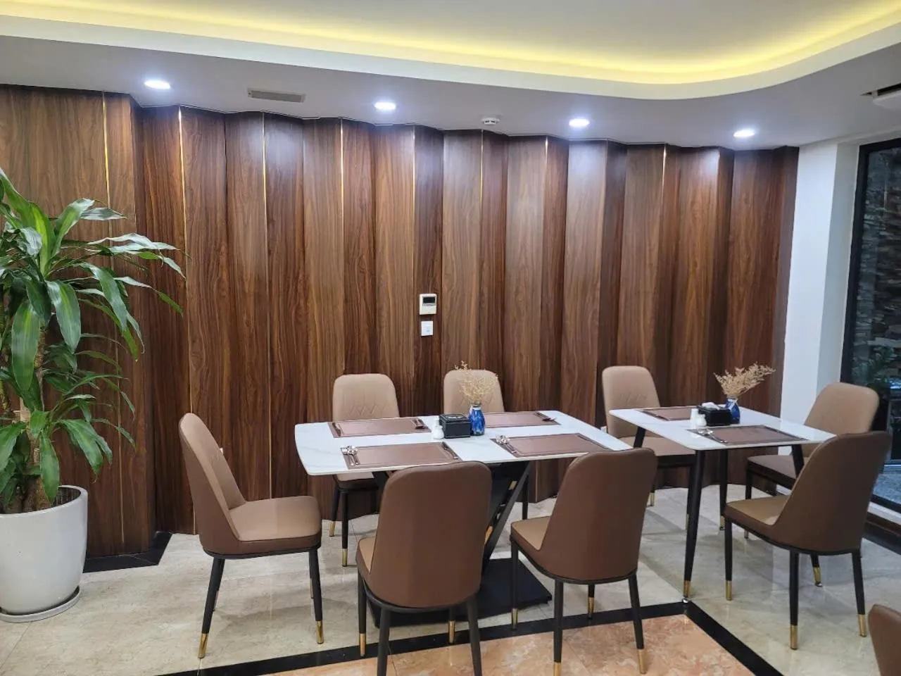 Restaurant/places to eat in Luxor Boutique Hotel