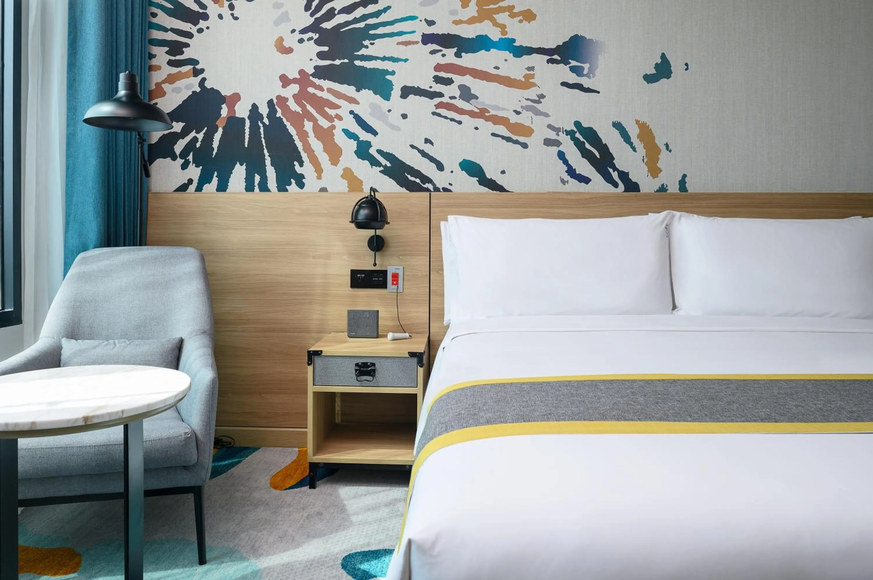 Photo of the whole room, Bed in Holiday Inn & Suites Siracha Laemchabang by IHG