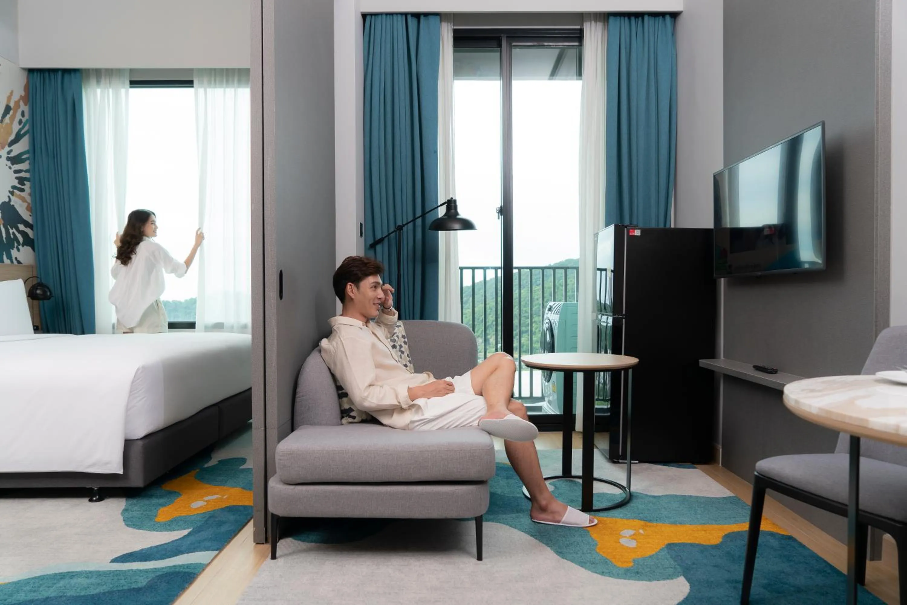 People, Bed in Holiday Inn & Suites Siracha Laemchabang by IHG