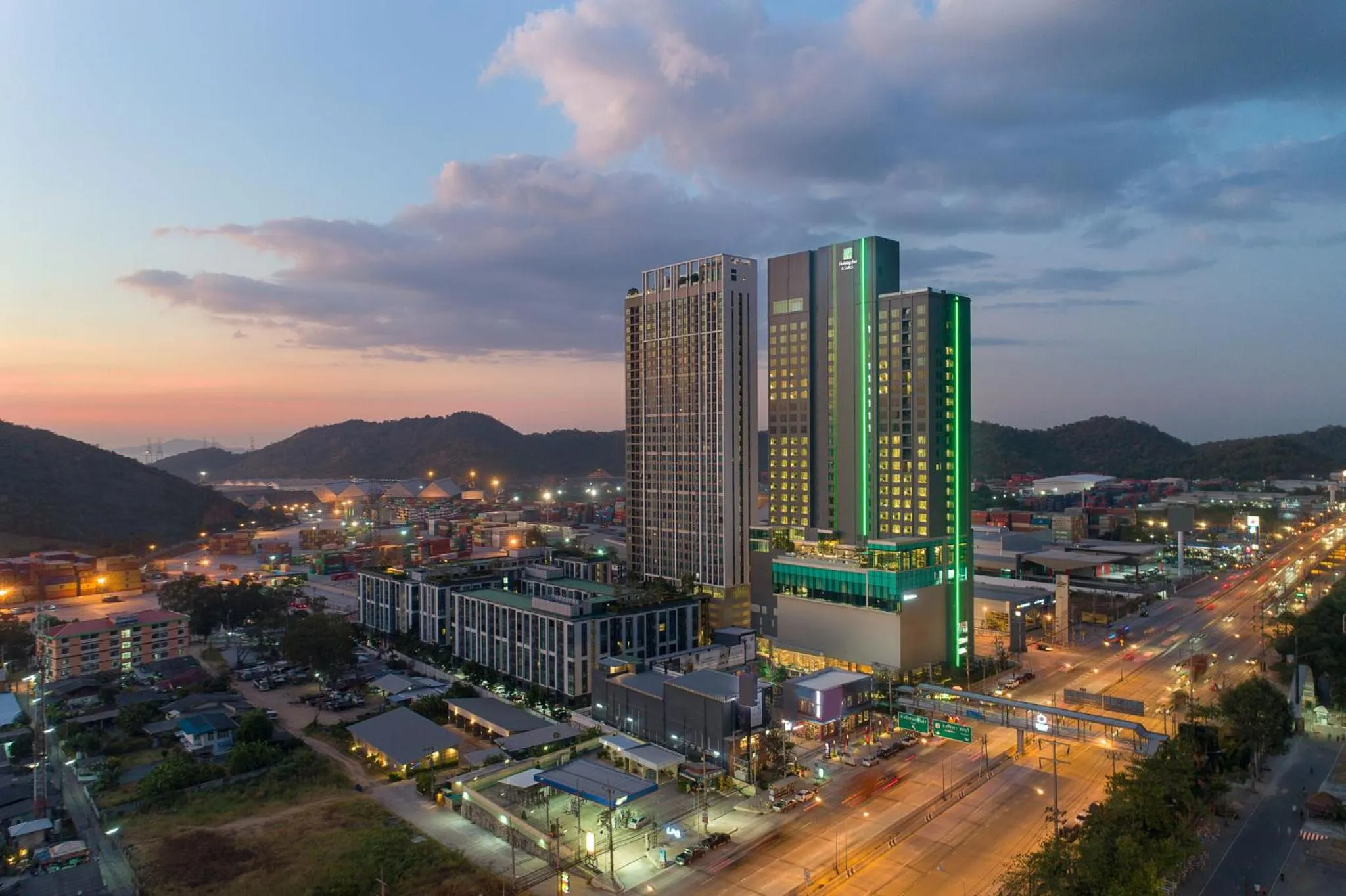 Property building in Holiday Inn & Suites Siracha Laemchabang by IHG